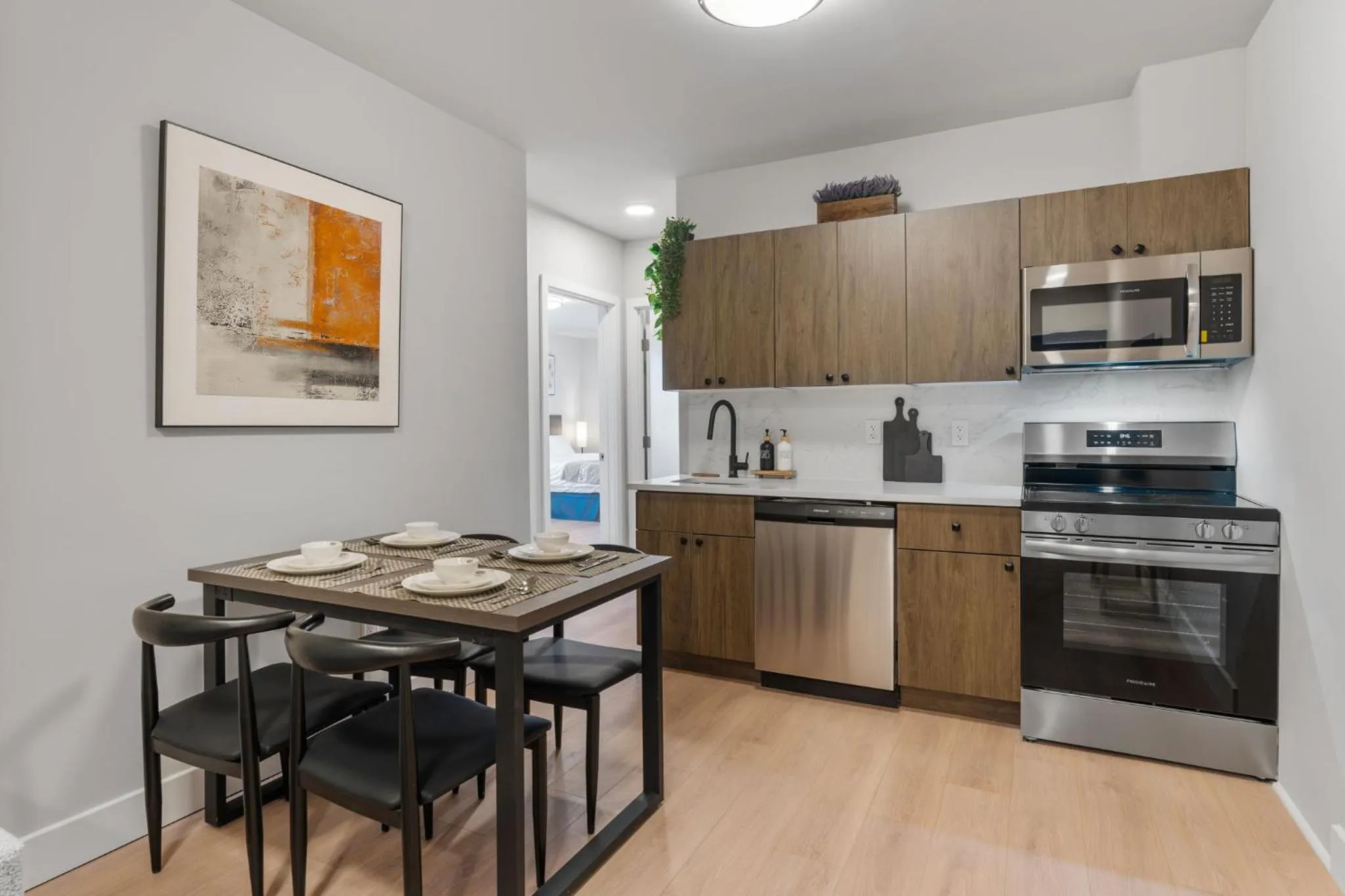 Kitchen or kitchenette in 4211 Suites