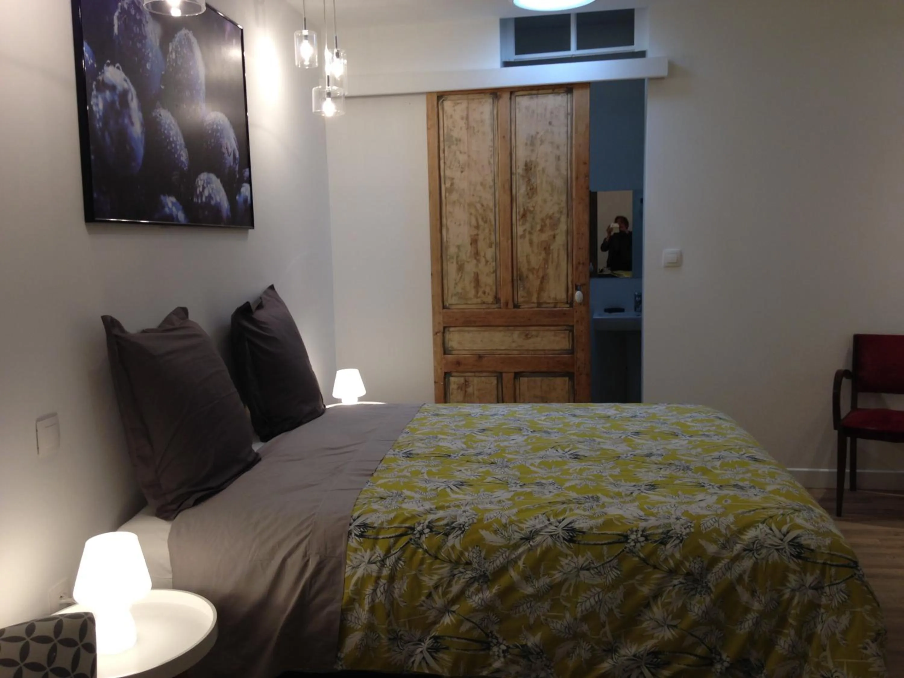 Photo of the whole room, Bed in Hôtel SPA Le Miel des Muses