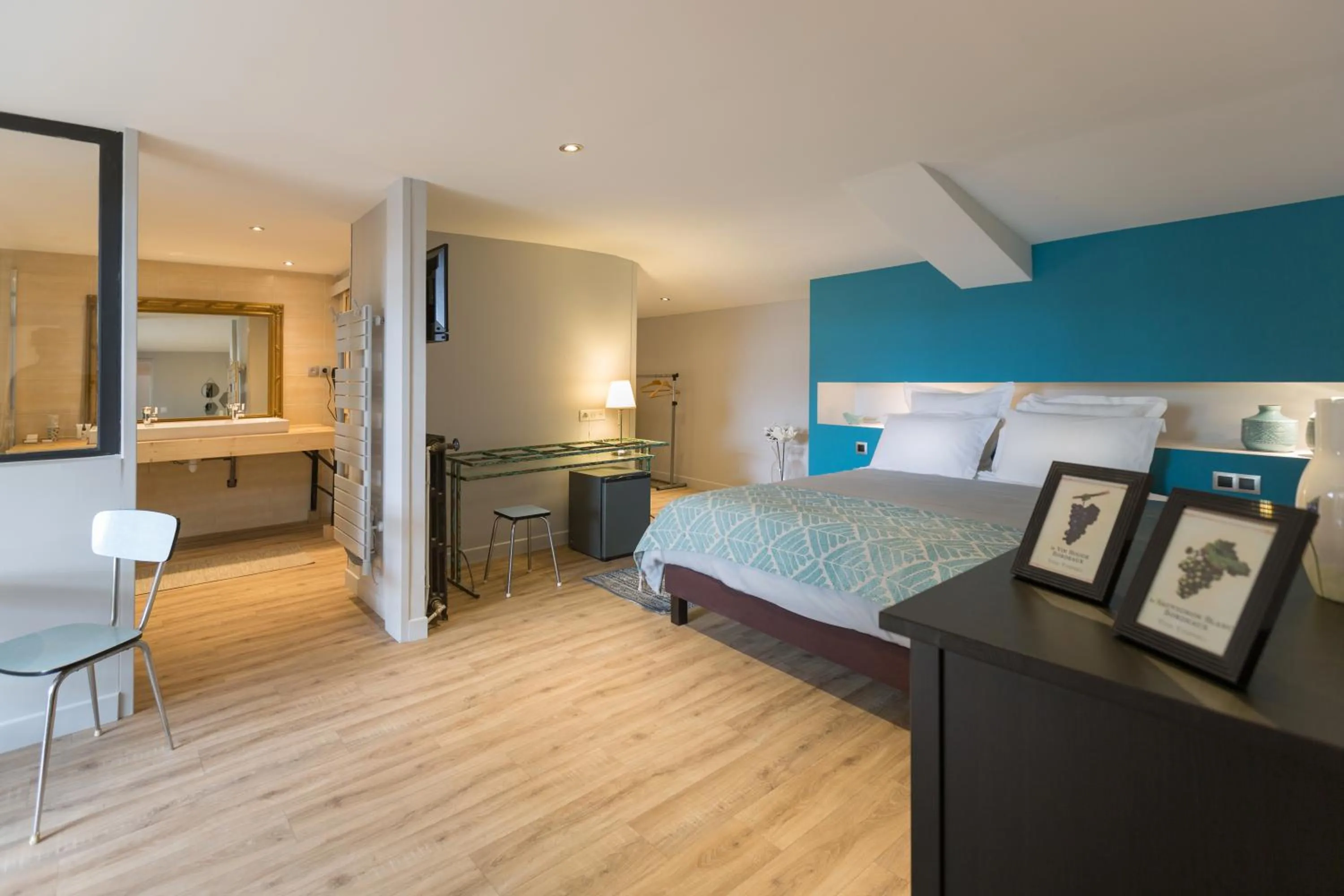 Bed in Hôtel SPA Le Miel des Muses