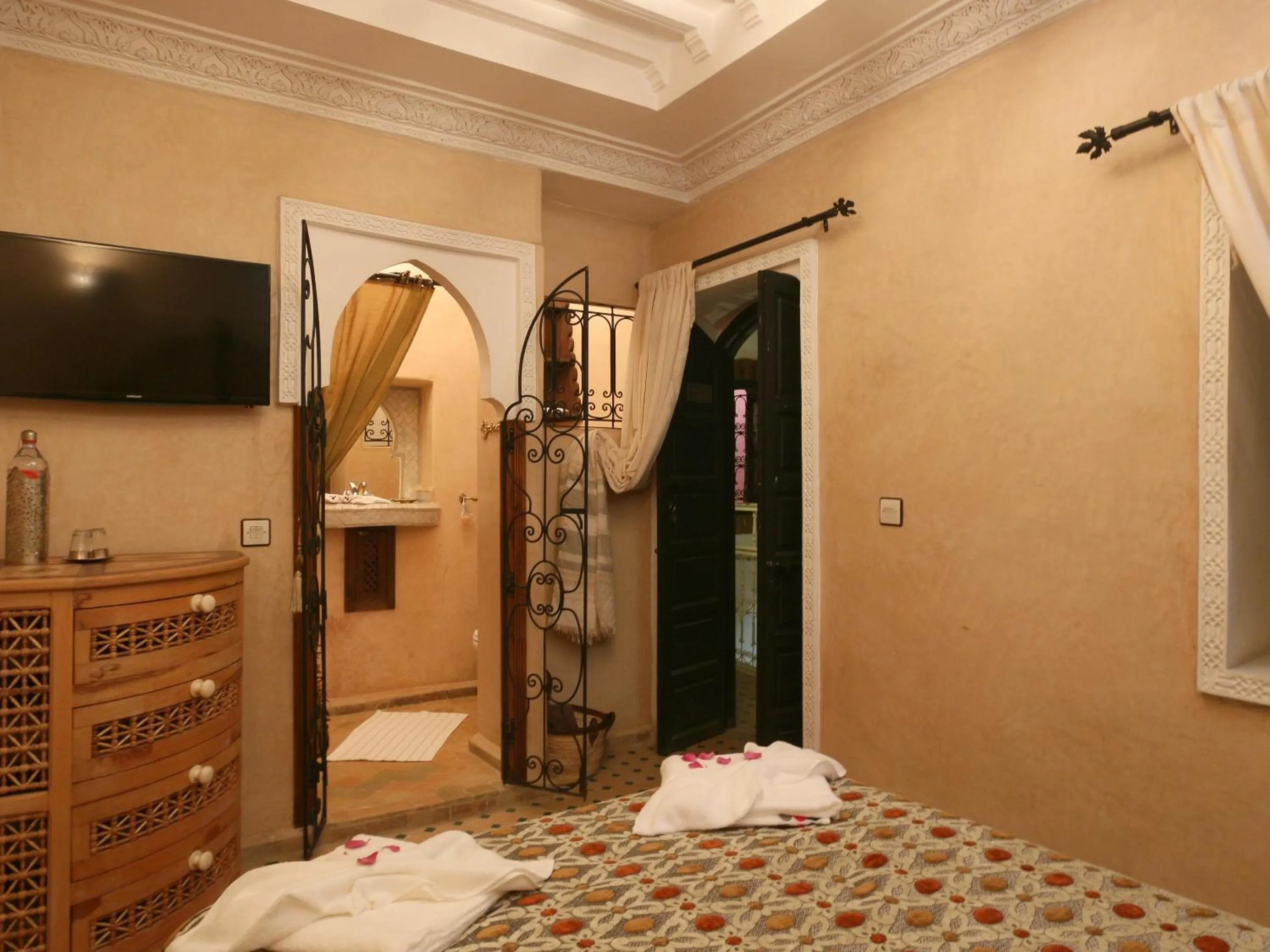 Bedroom, Bed in Riad El Bellar