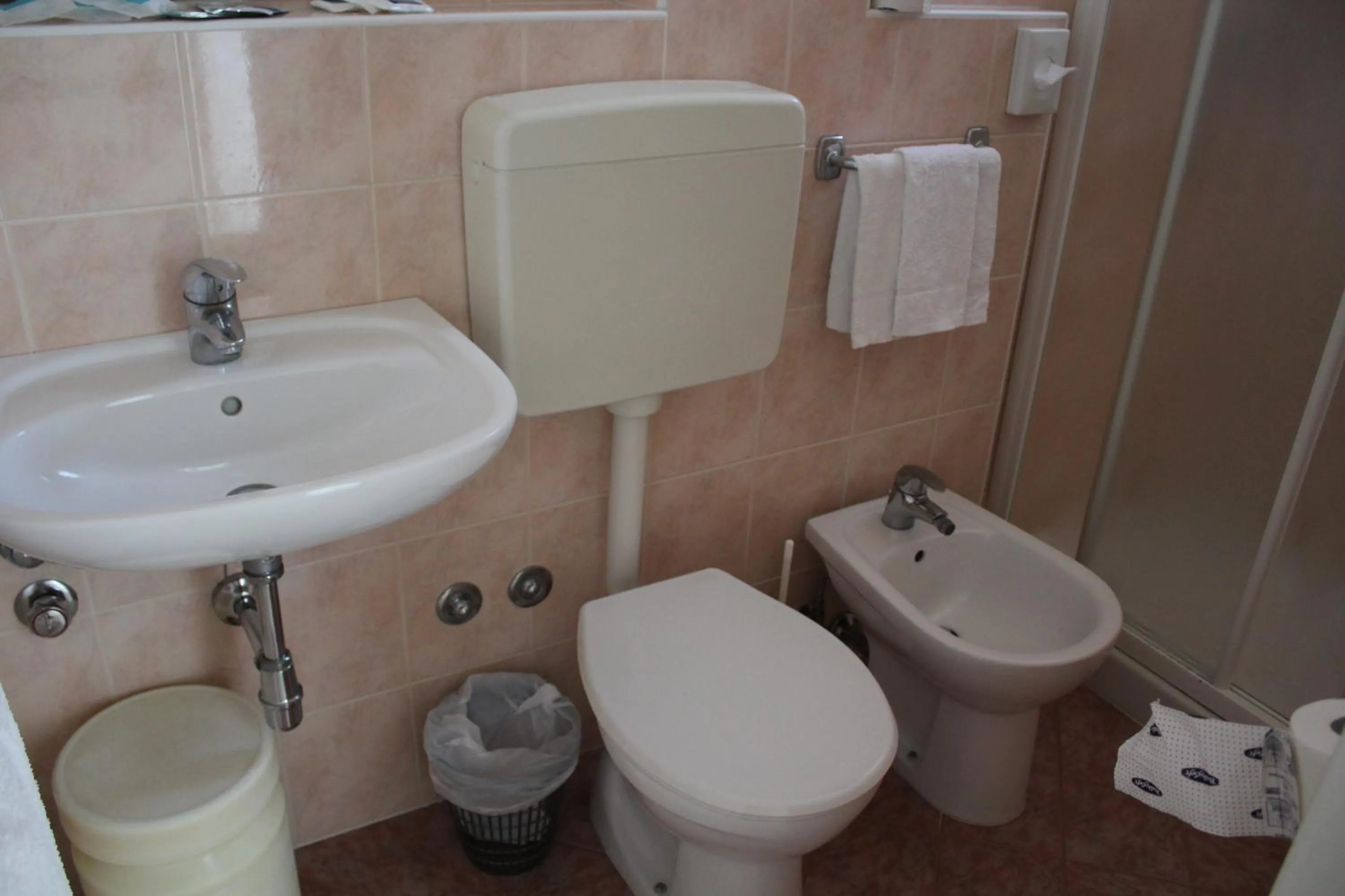 Toilet in Hotel Buenos Aires