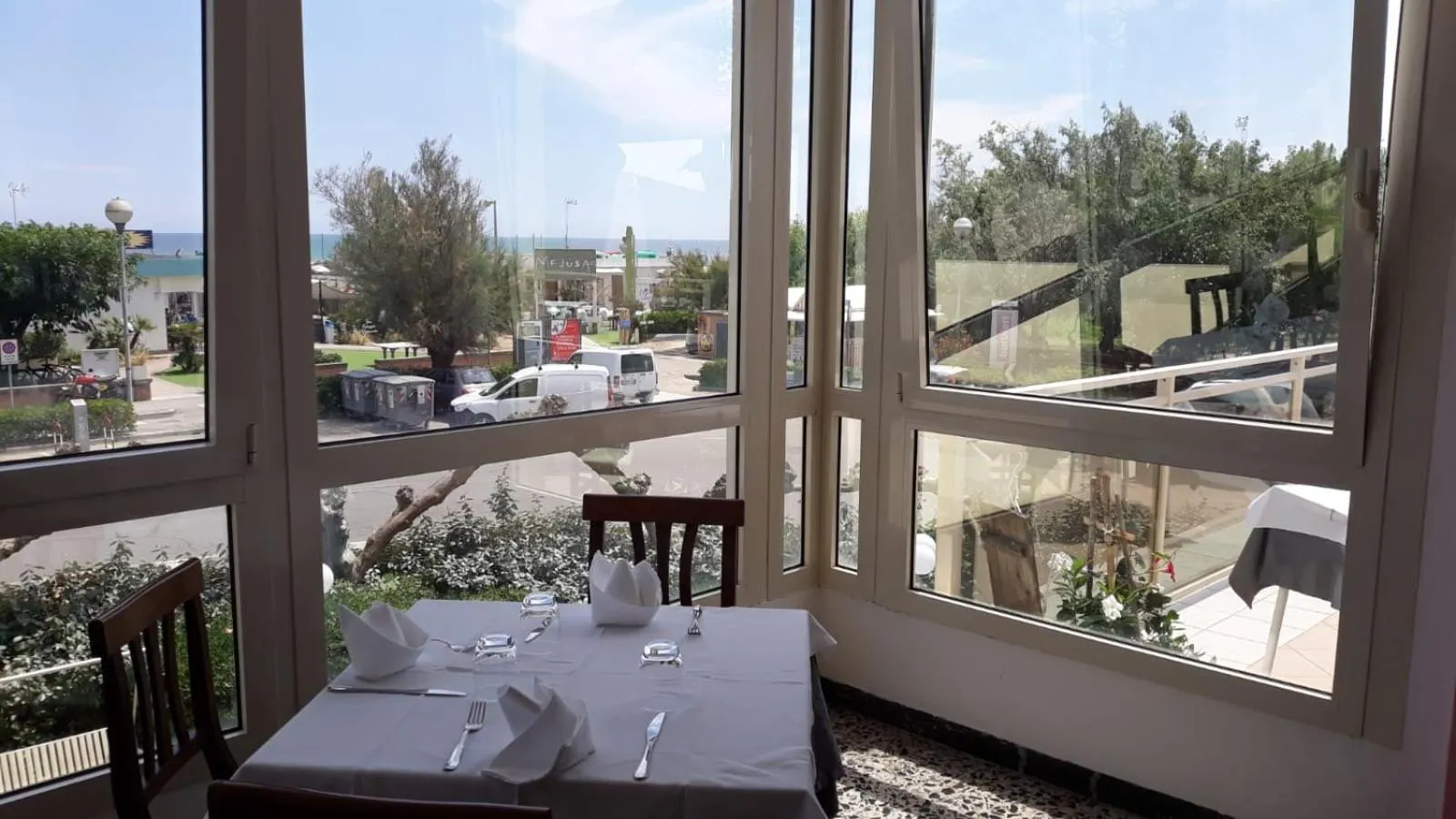 Restaurant/places to eat in Hotel Buenos Aires