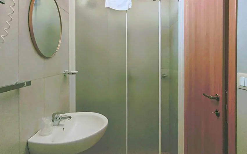 Shower in Hotel Buenos Aires