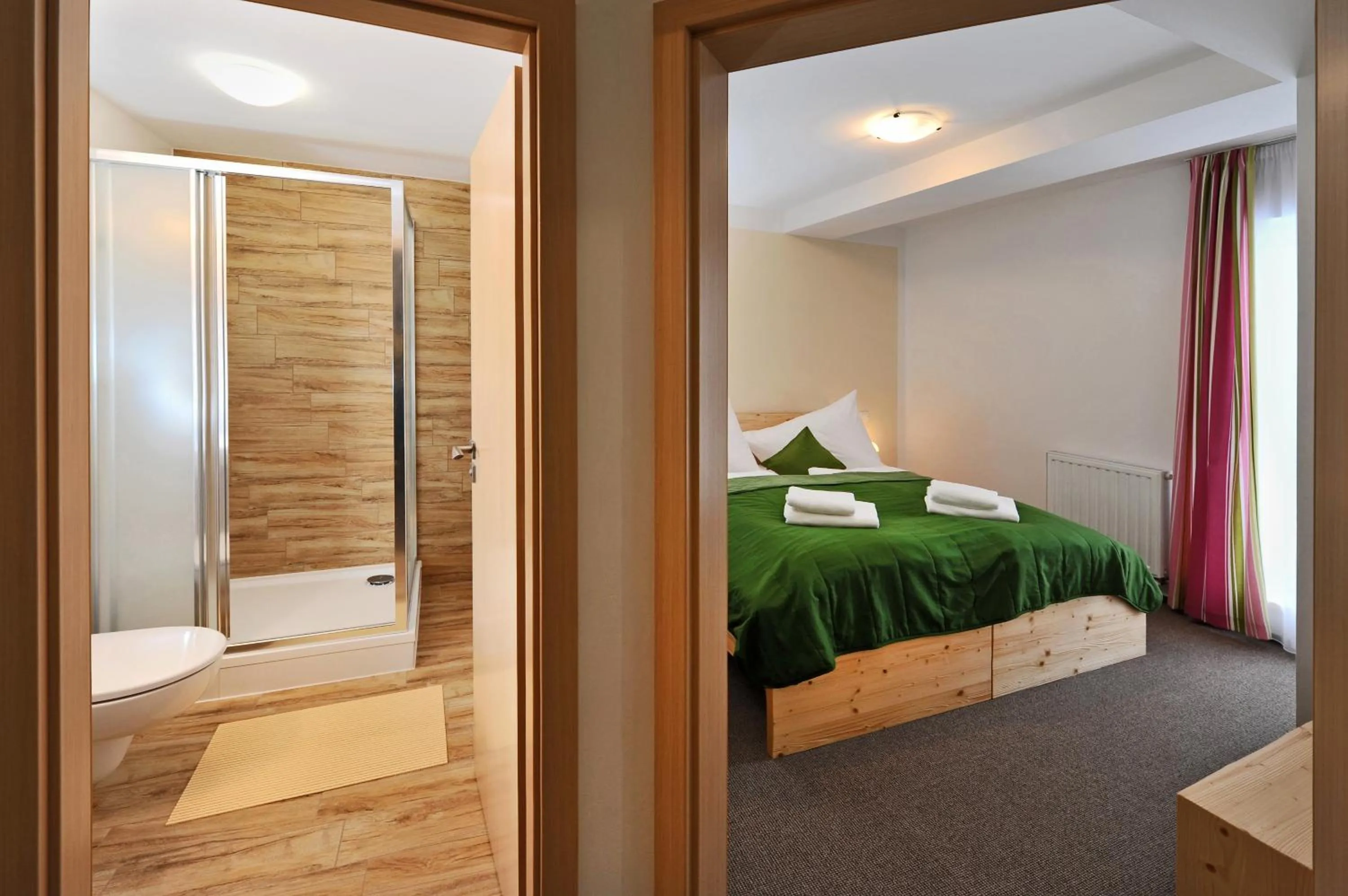 Shower, Bed in Aparthotel Belveder