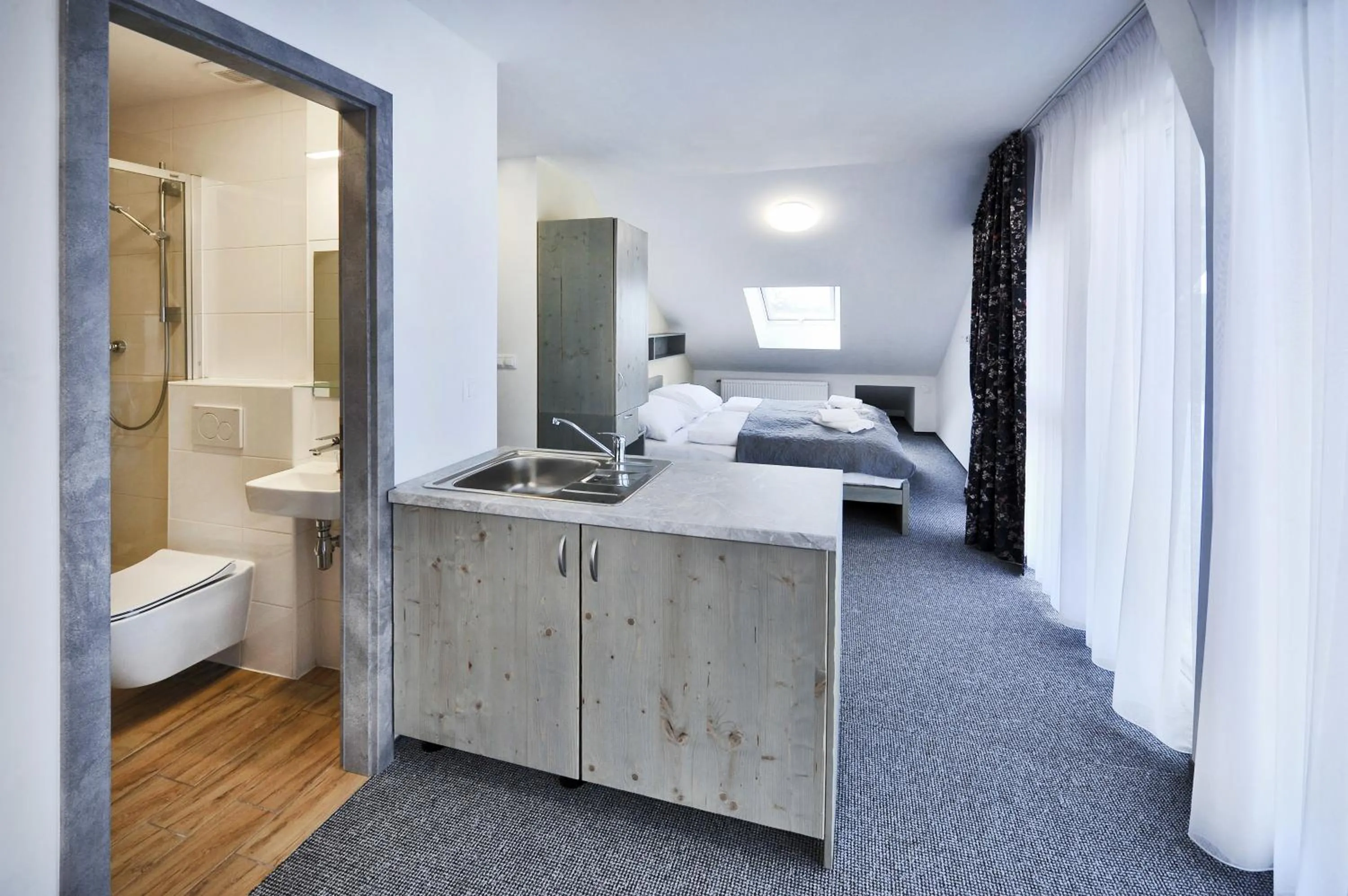 Toilet, Bed in Aparthotel Belveder