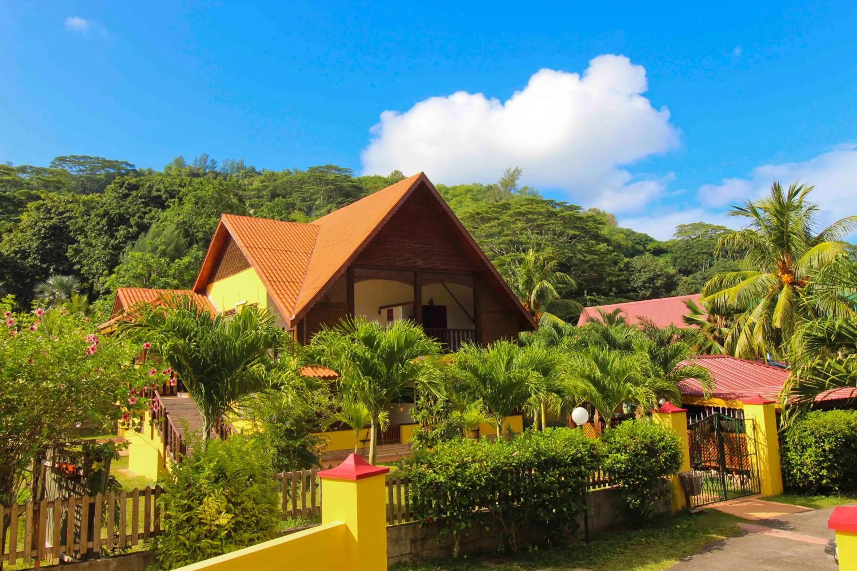 Property building in Takamaka Green Village