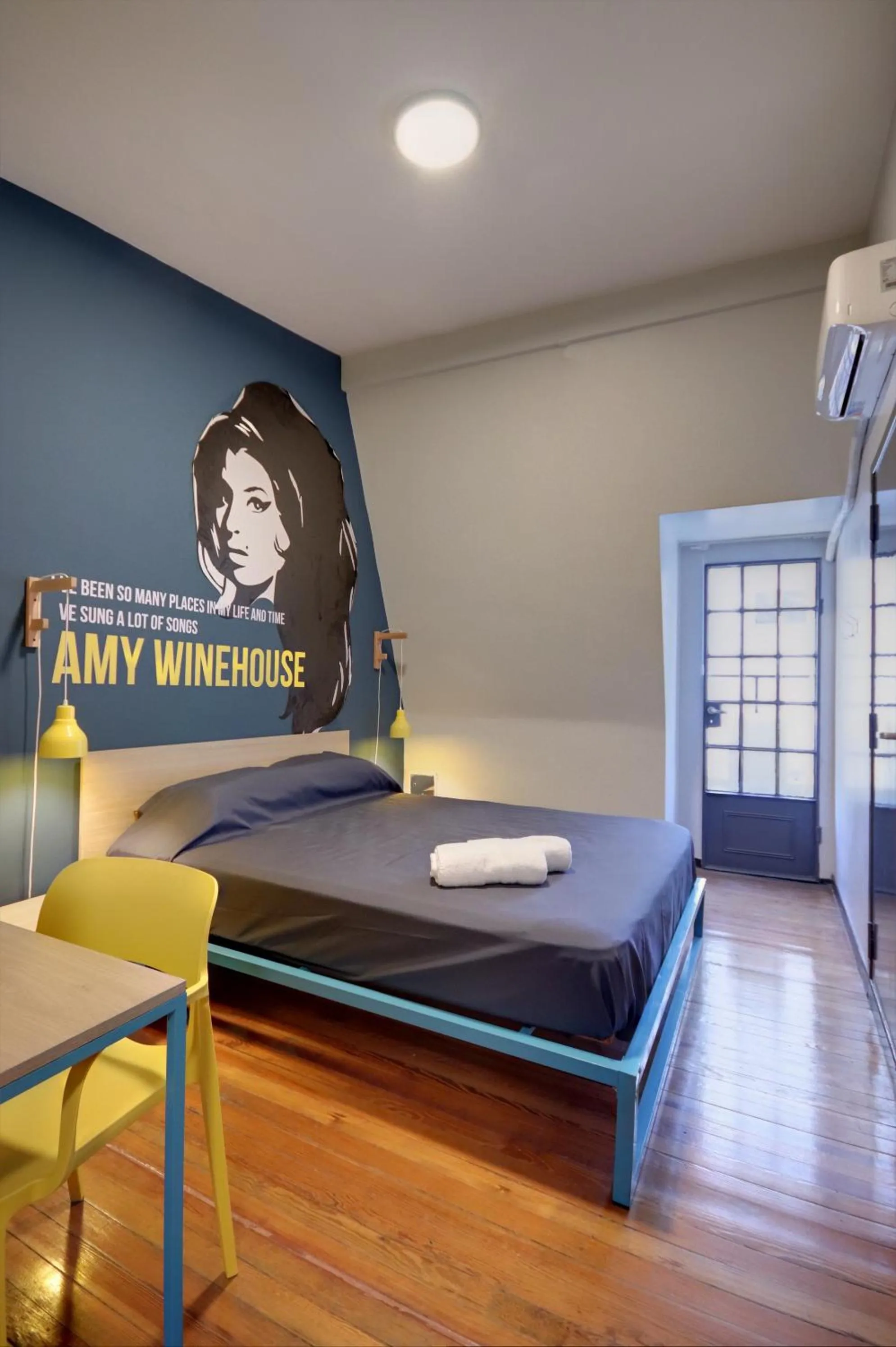 Photo of the whole room, Bed in Play Hostel Garden