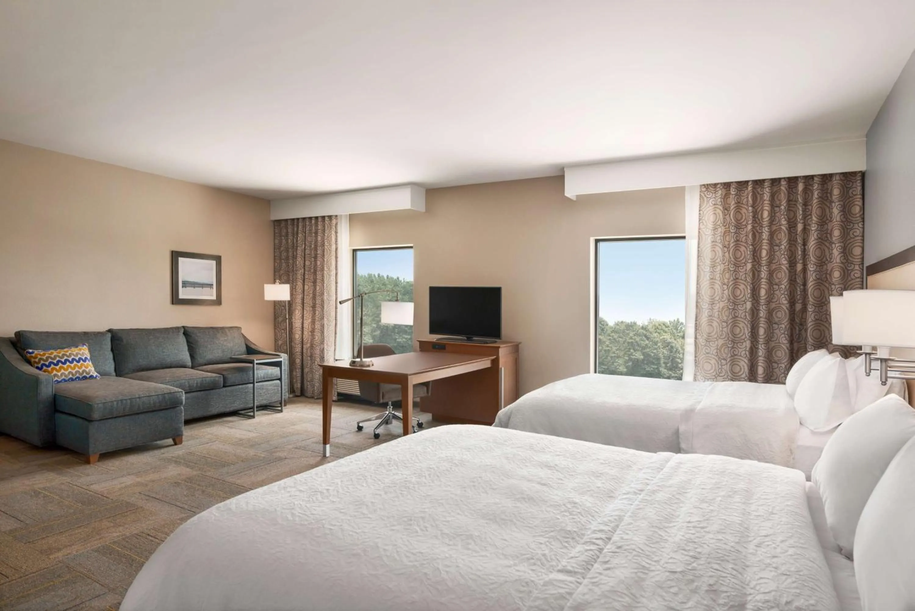 Bed in Hampton Inn & Suites - Lavonia, GA