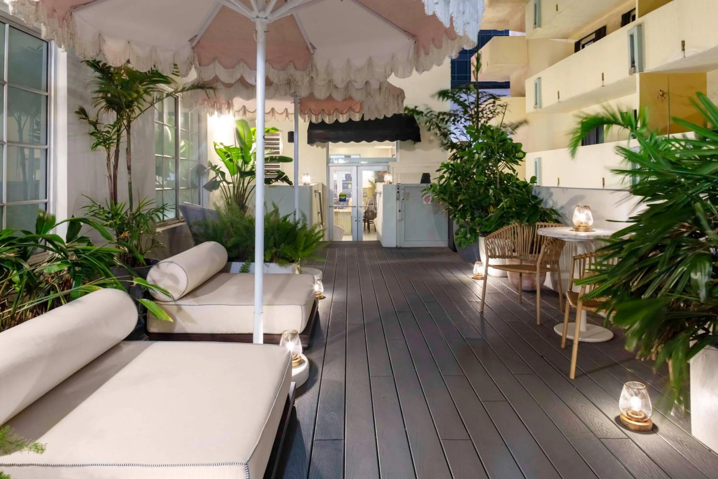 Patio in Hilton Garden Inn Miami South Beach