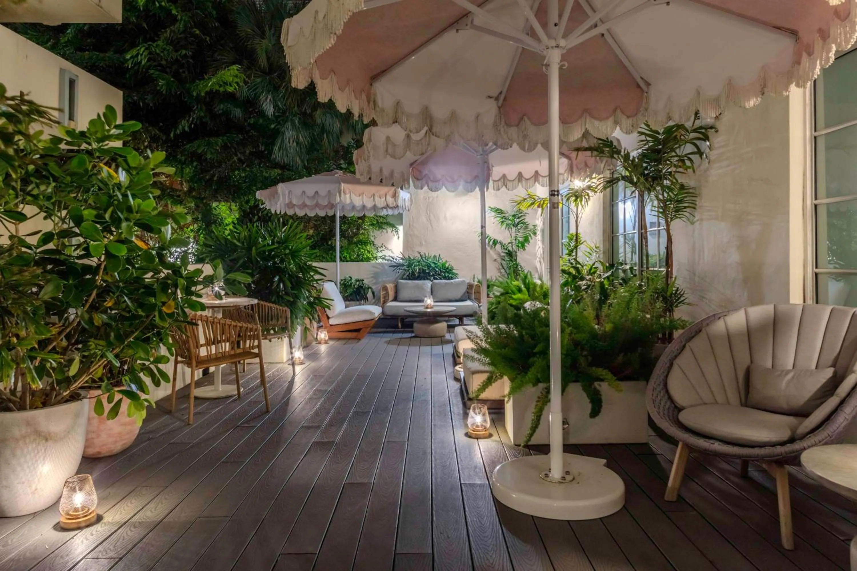 Patio in Hilton Garden Inn Miami South Beach