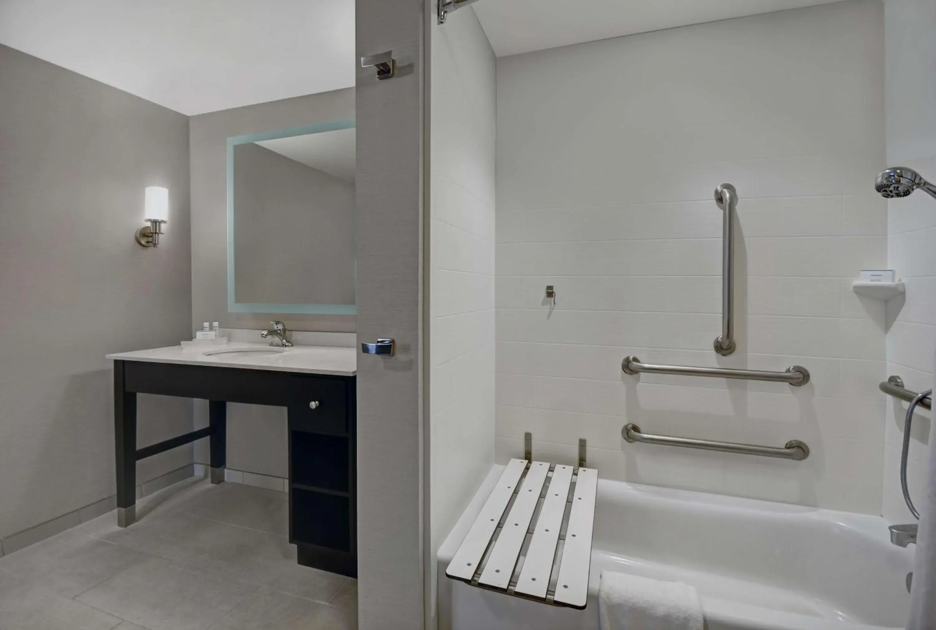 Bathroom in Homewood Suites by Hilton Hamilton, NJ Bathroom in Homewood Suites by Hilton Hamilton, NJ