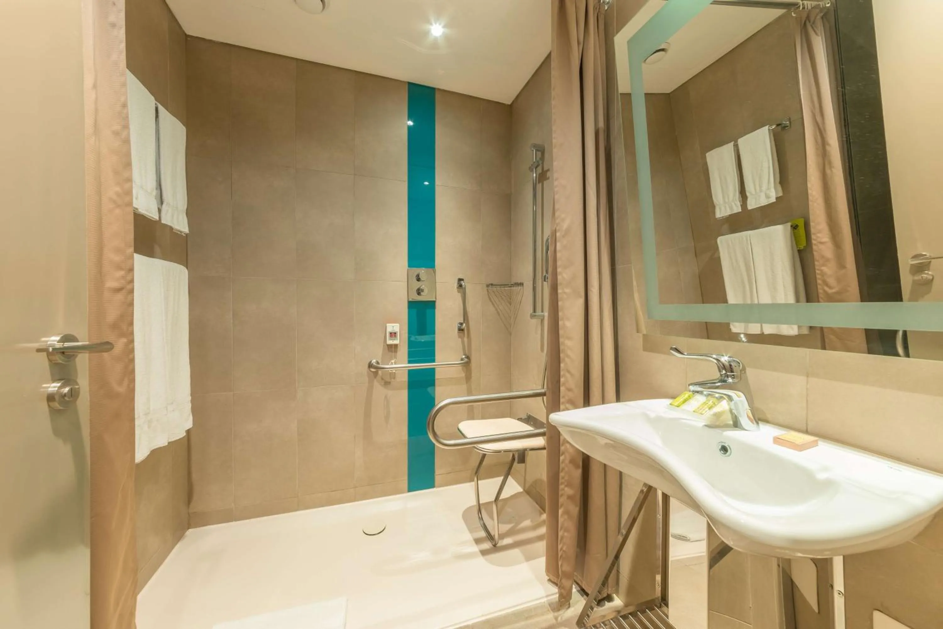 Bathroom in Hilton Garden Inn Istanbul Atatürk Airport