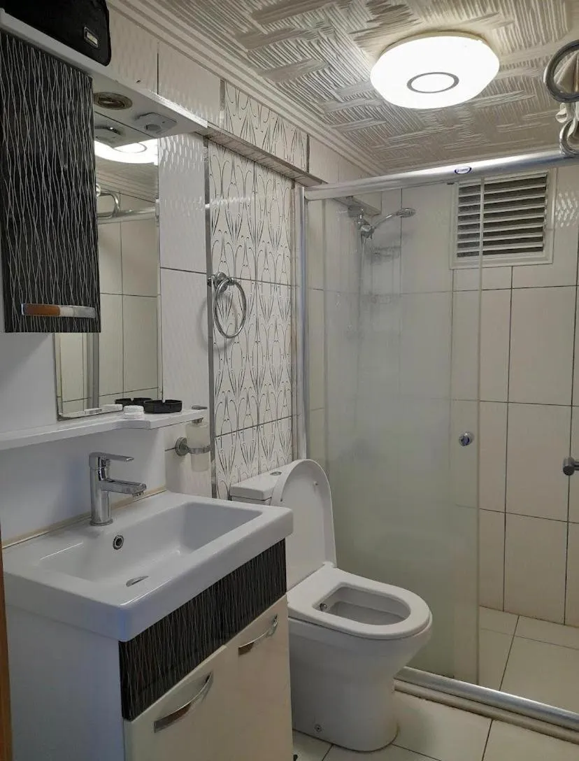 Bathroom in Linfer Otel