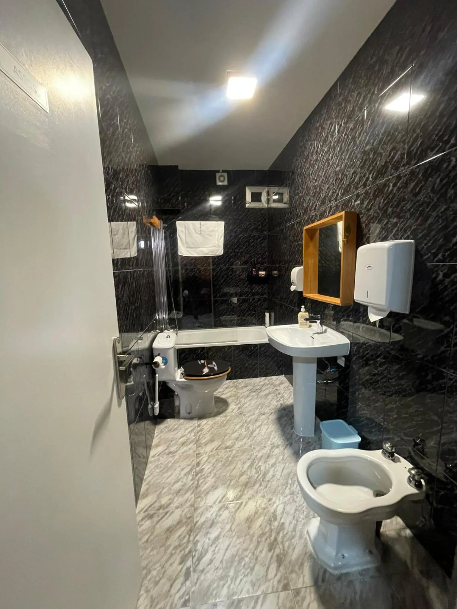 Shower in Hotel Arganda