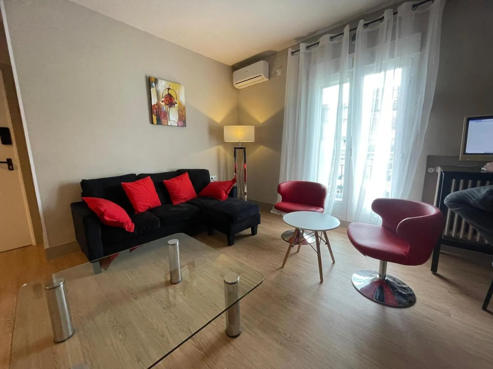 Communal lounge/ TV room in Hotel Arganda