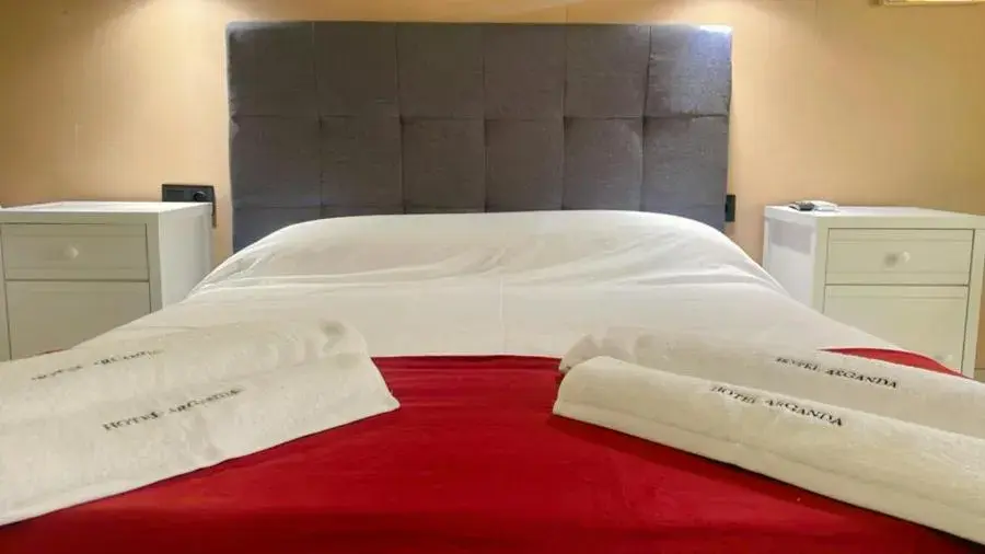 Bedroom, Bed in Hotel Arganda Bedroom, Bed in Hotel Arganda