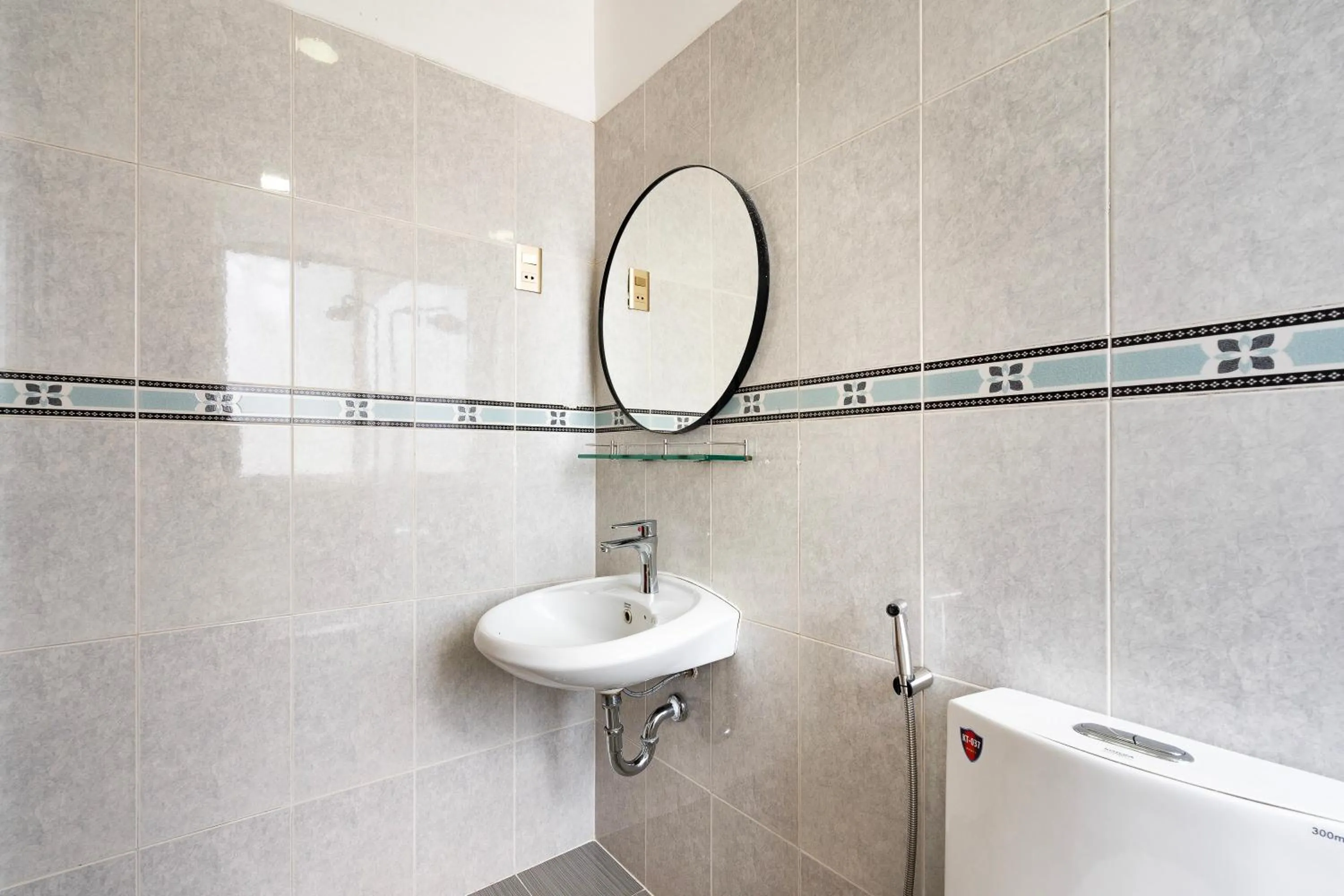 Shower in Mari Queen Hotel - Suong Nguyet Anh