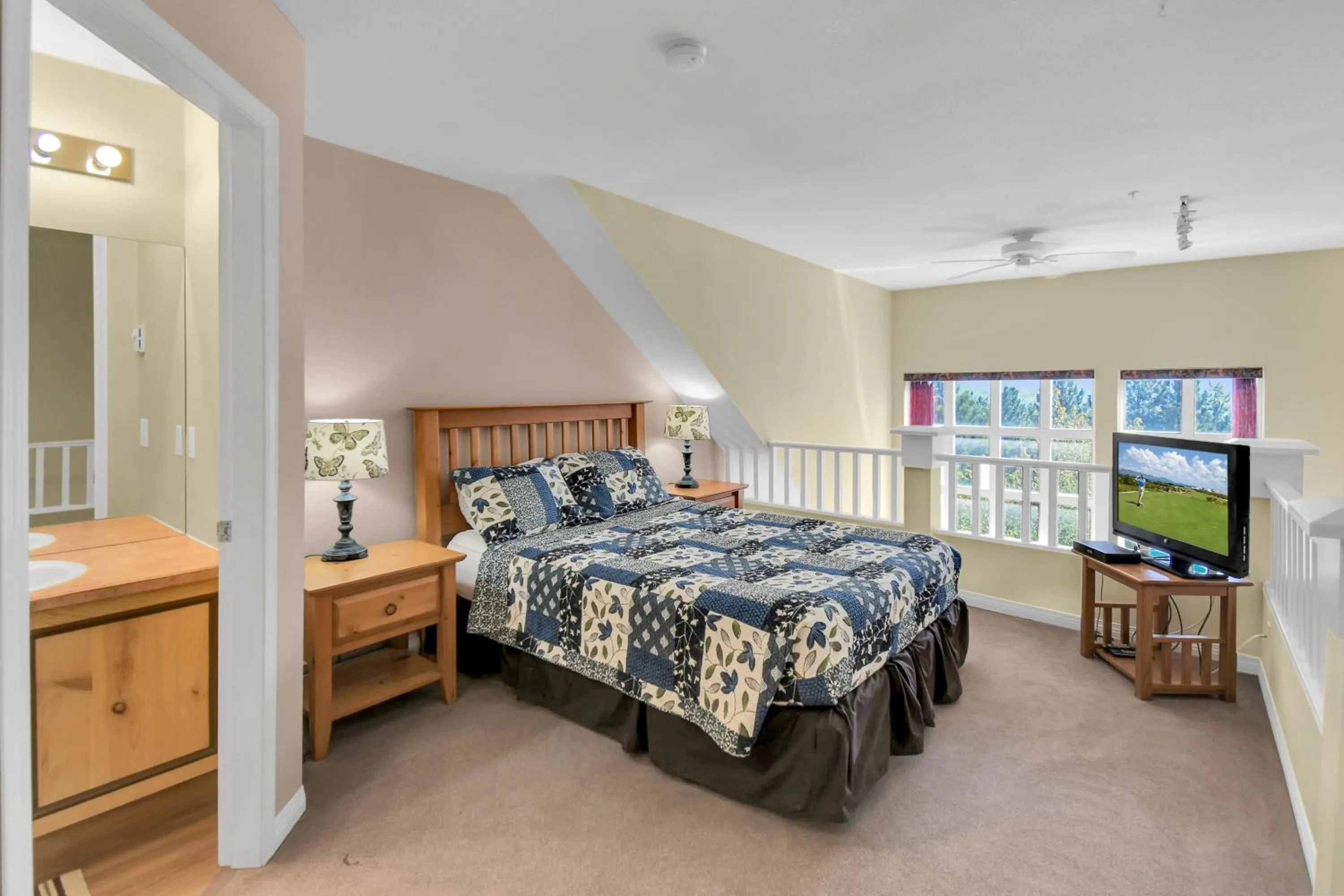 Bed in Borgata Lodge Resort