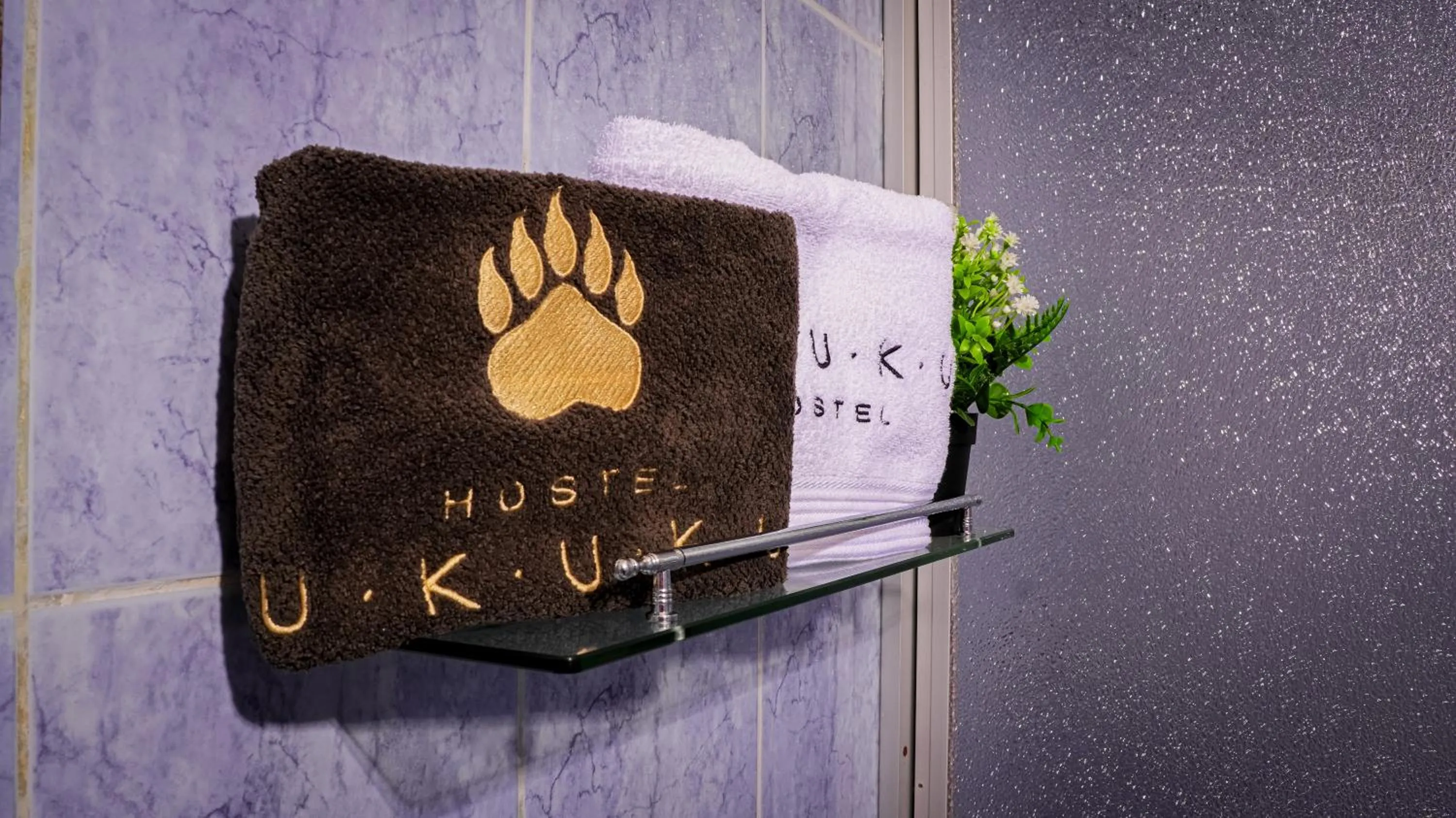 towels in Ukuku Hostel & Rooftop - Quito