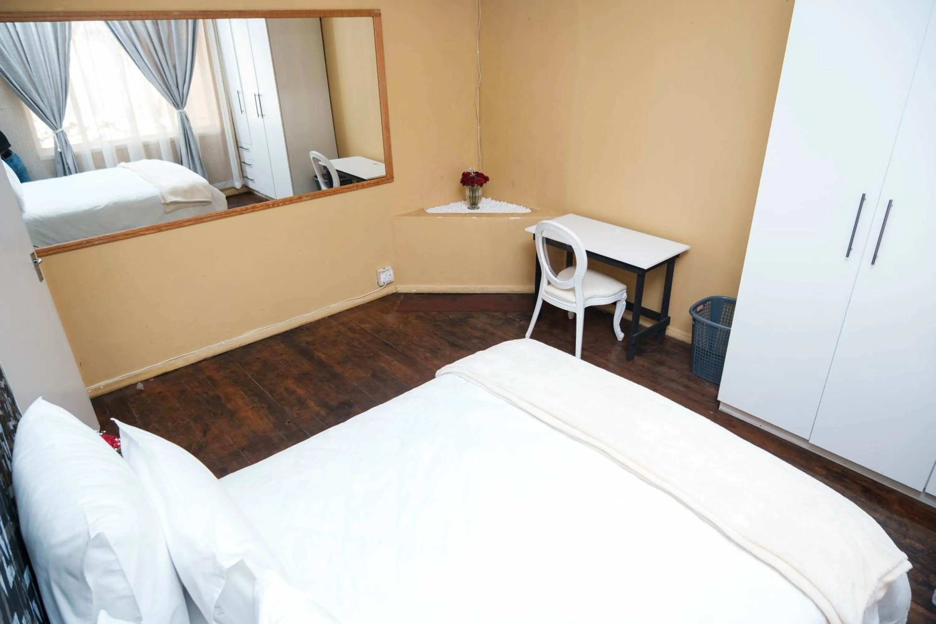 Bedroom, Bed in Izimbalizethu