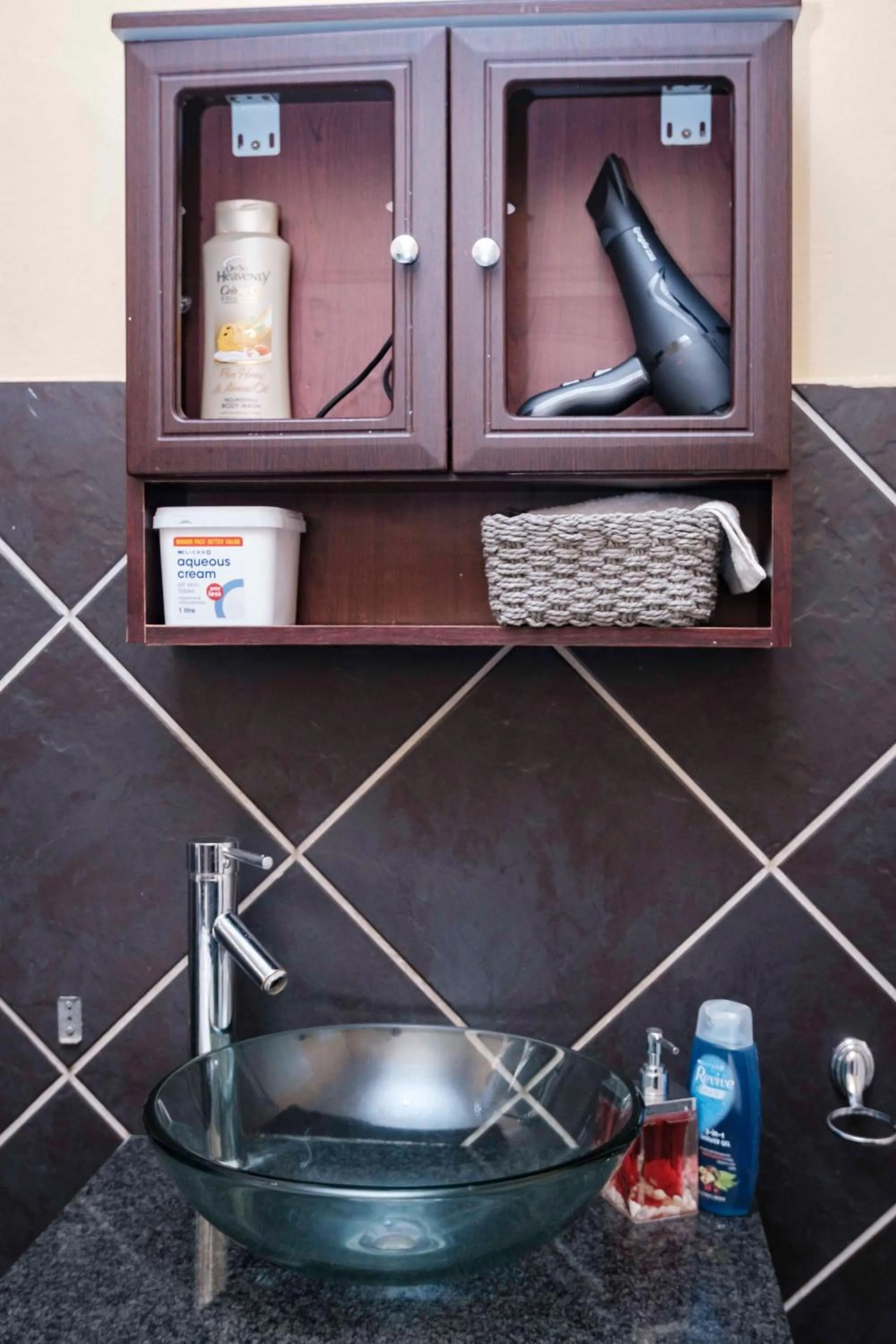Bathroom in Izimbalizethu