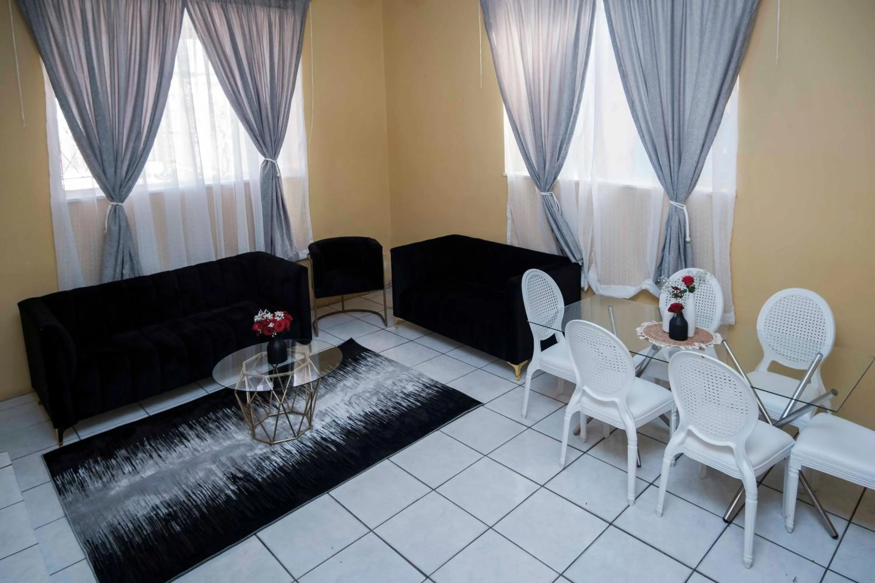 Three-Bedroom Apartment in Izimbalizethu