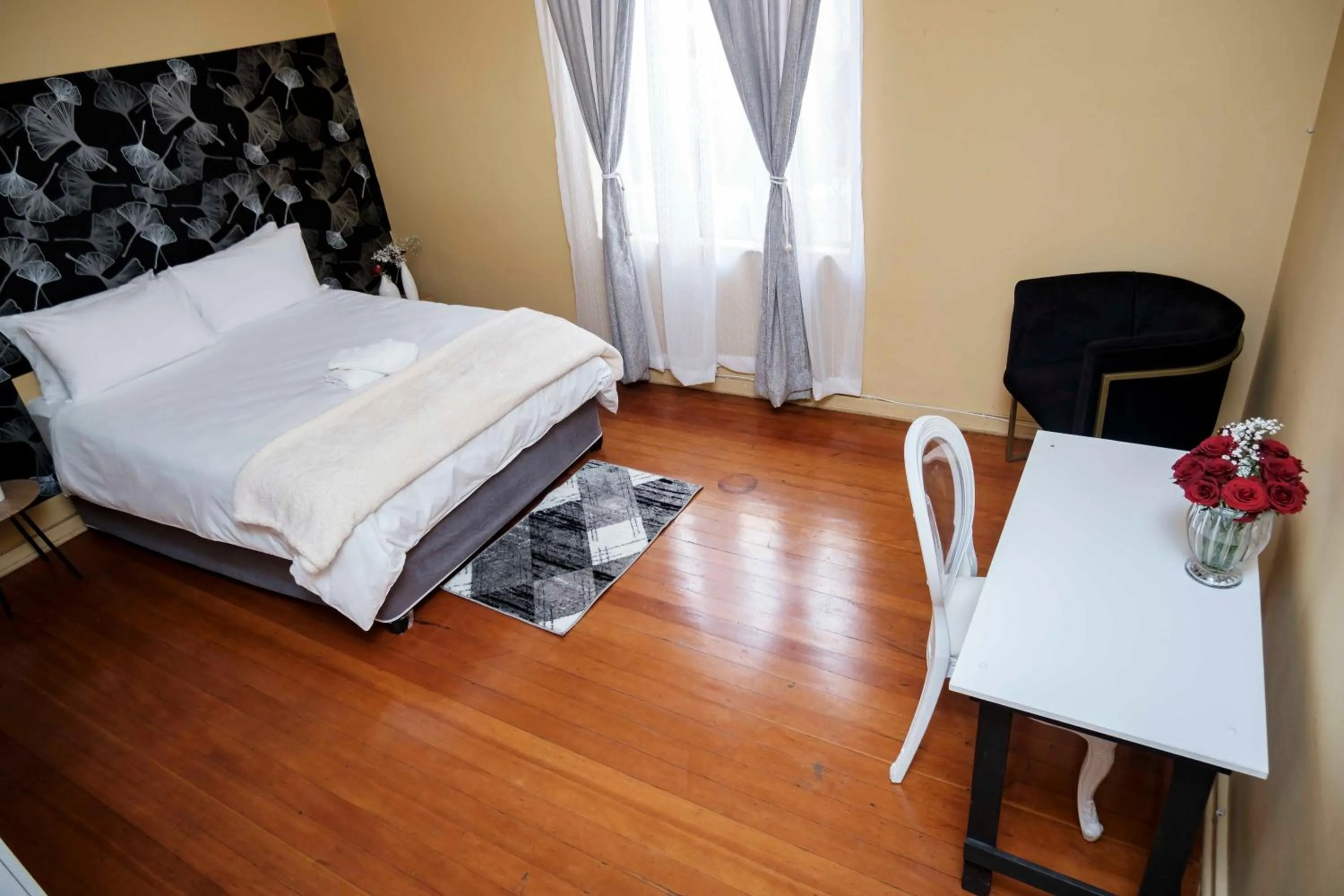 Bedroom, Bed in Izimbalizethu