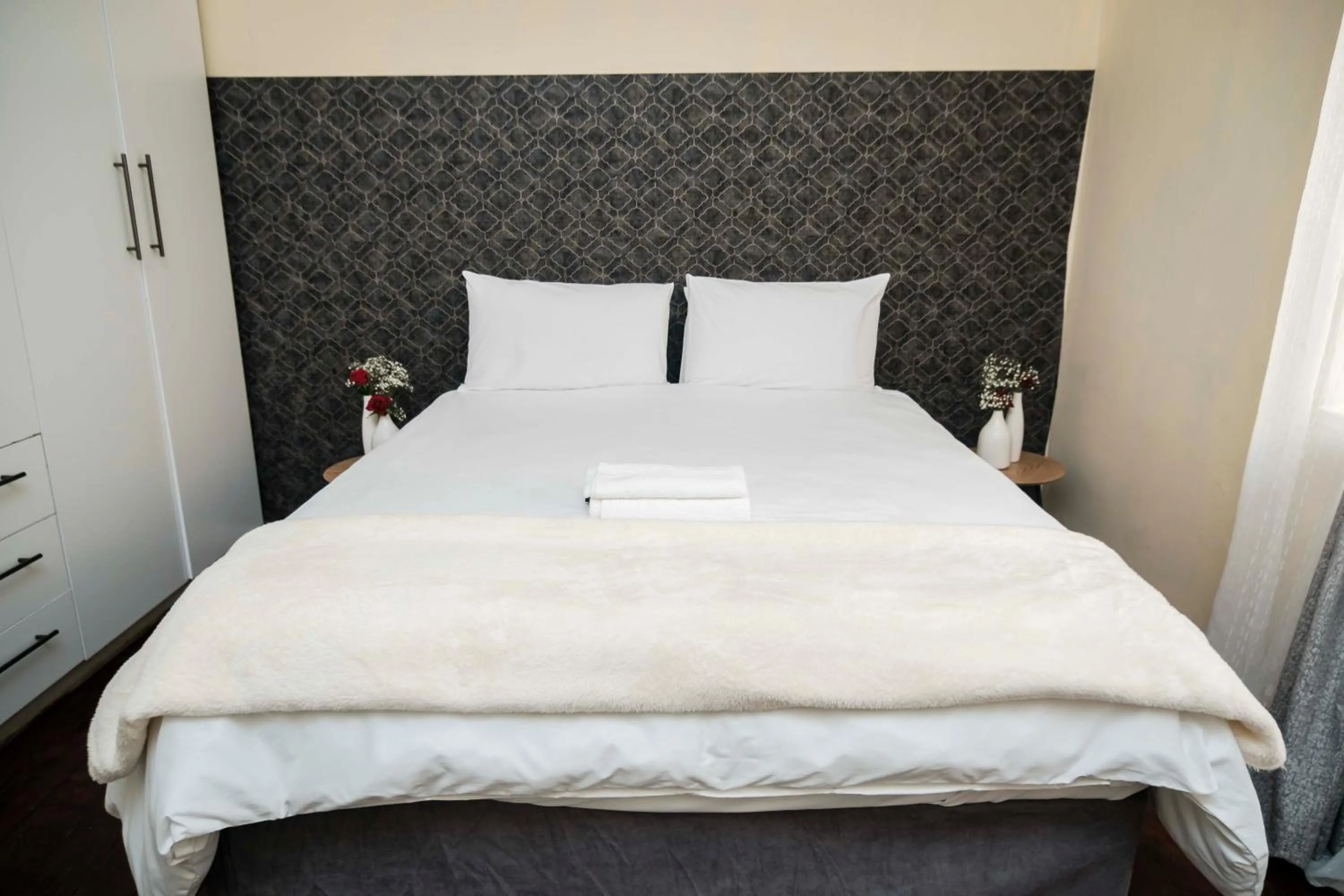 Bedroom, Bed in Izimbalizethu
