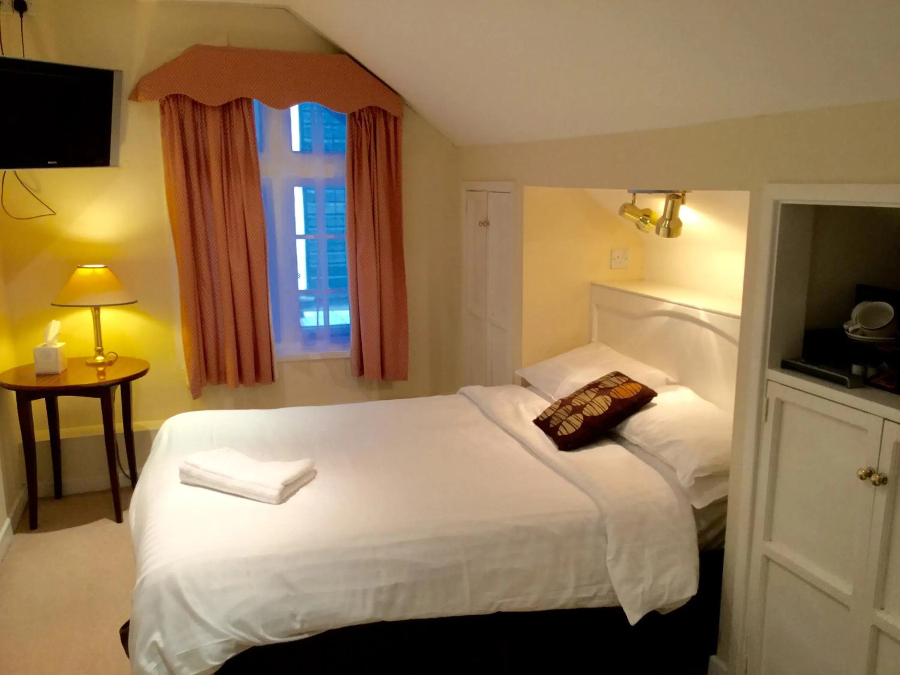 Bed in Heritage Grange at Thurston, Hotel