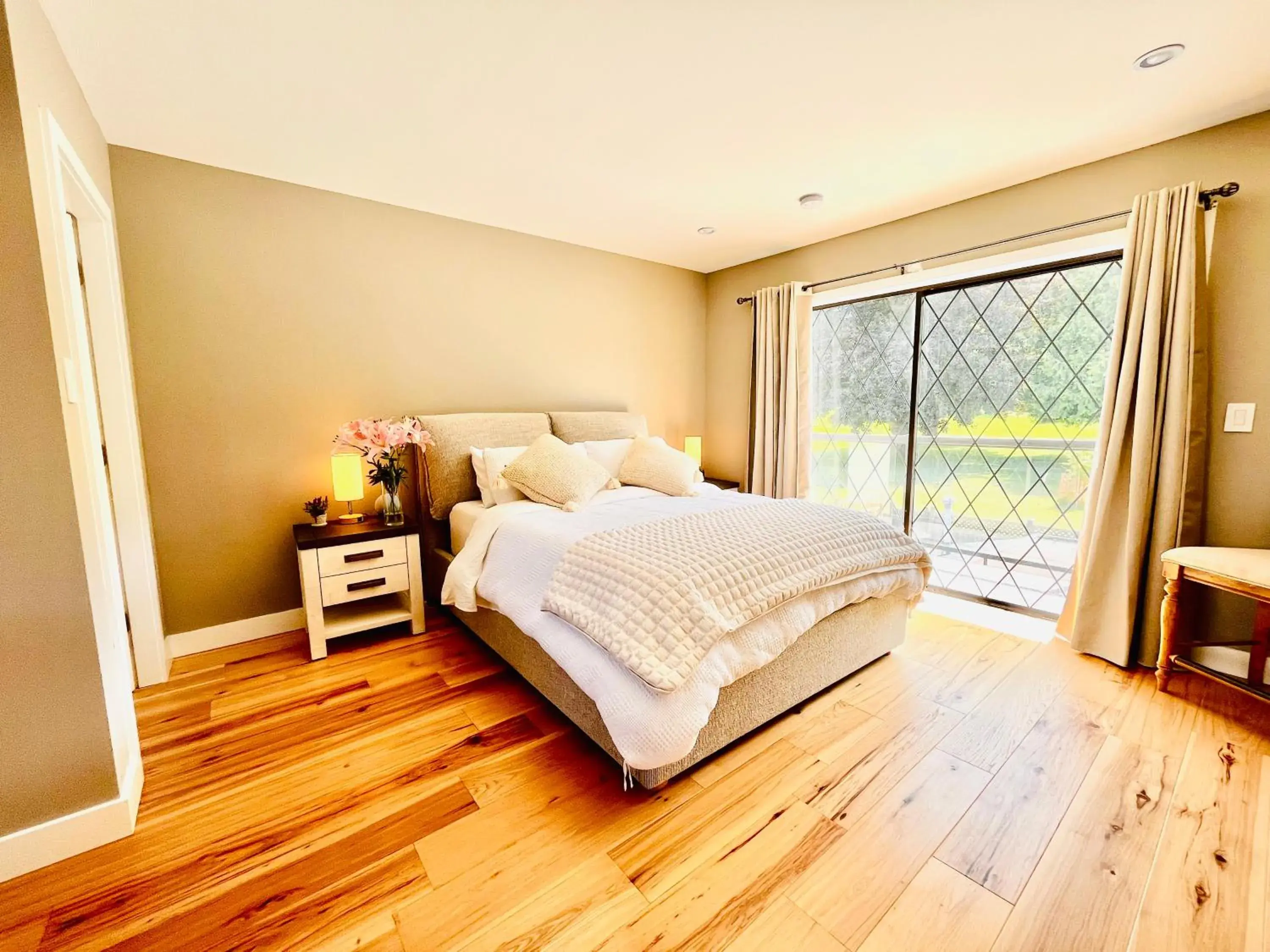 Oceanside Manor - Fancy Room - Golf course & Beach View Oceanside Manor - Fancy Room - Golf course & Beach View