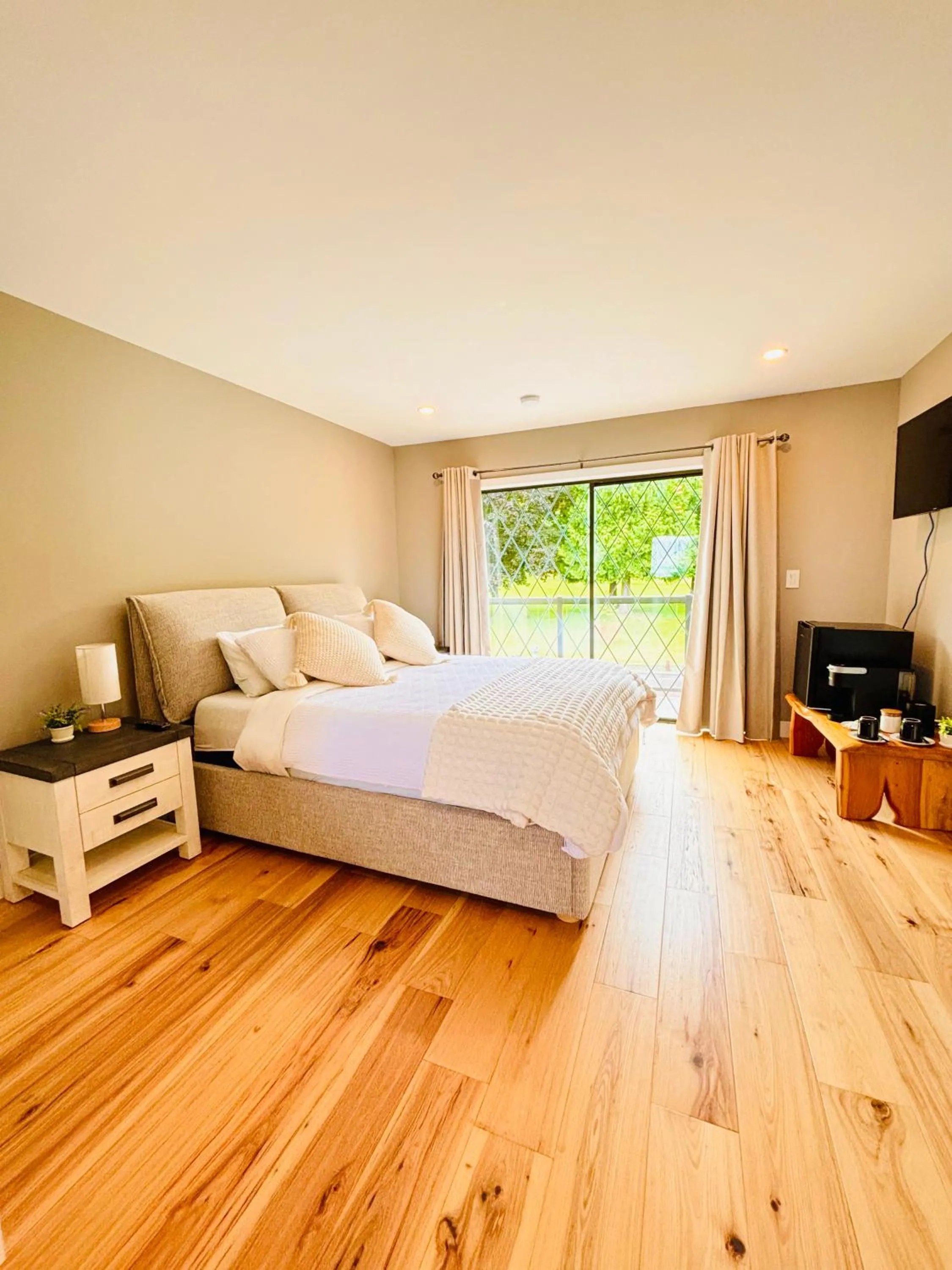 Oceanside Manor - Fancy Room - Golf course & Beach View