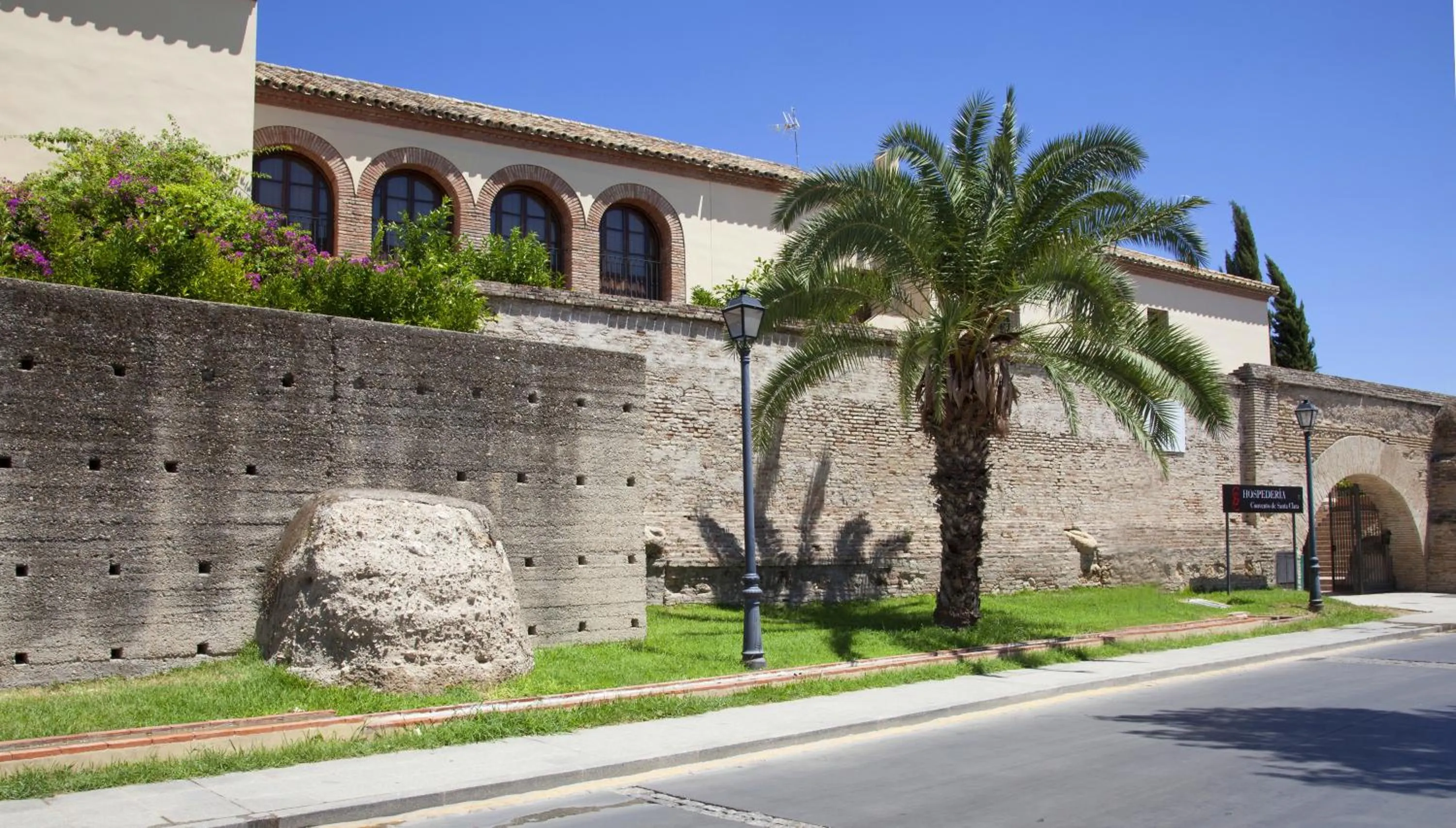 Facade/entrance in Hospedería Convento de Santa Clara
