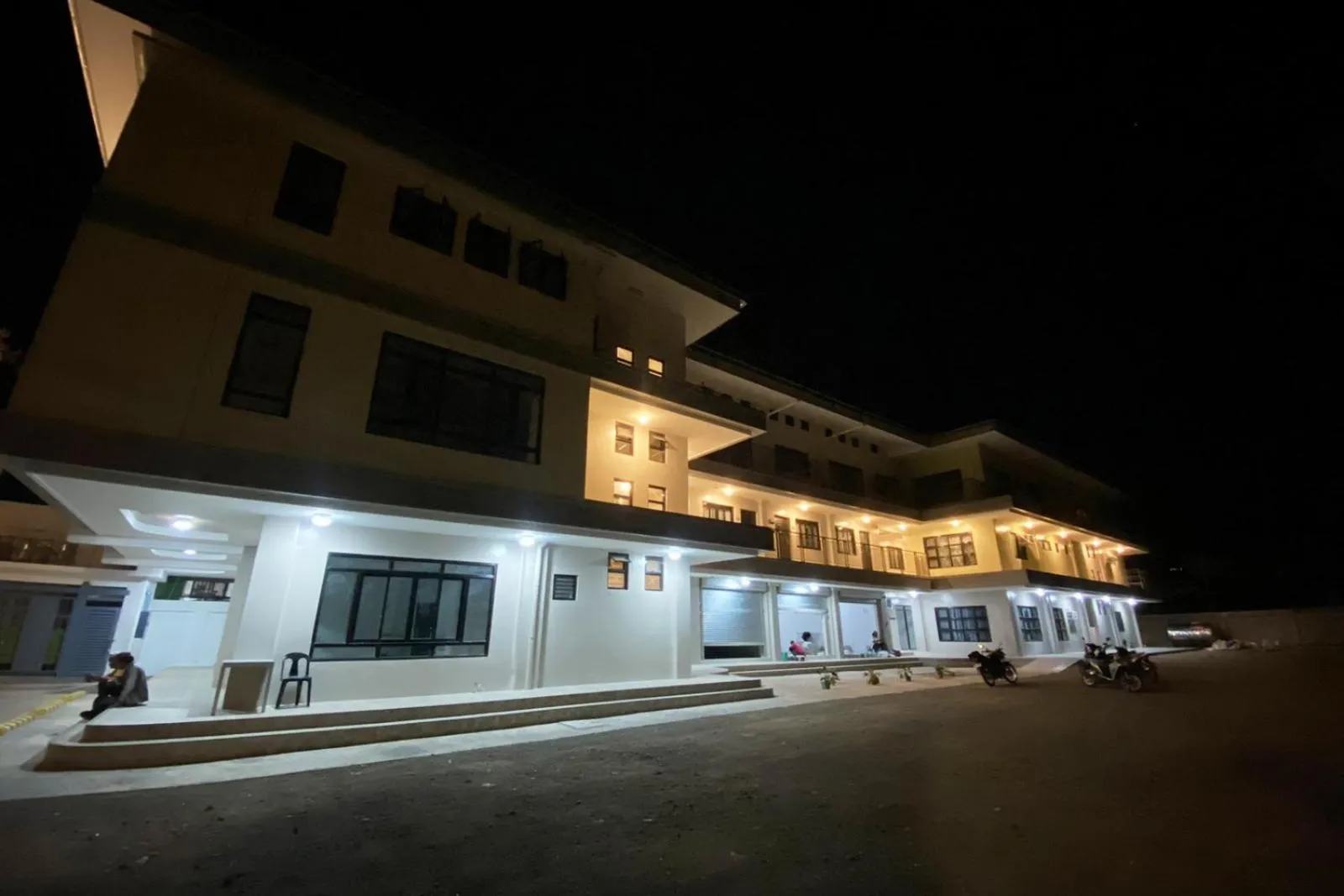 Property building in La Patria Baybay Tourist Inn powered by Cocotel