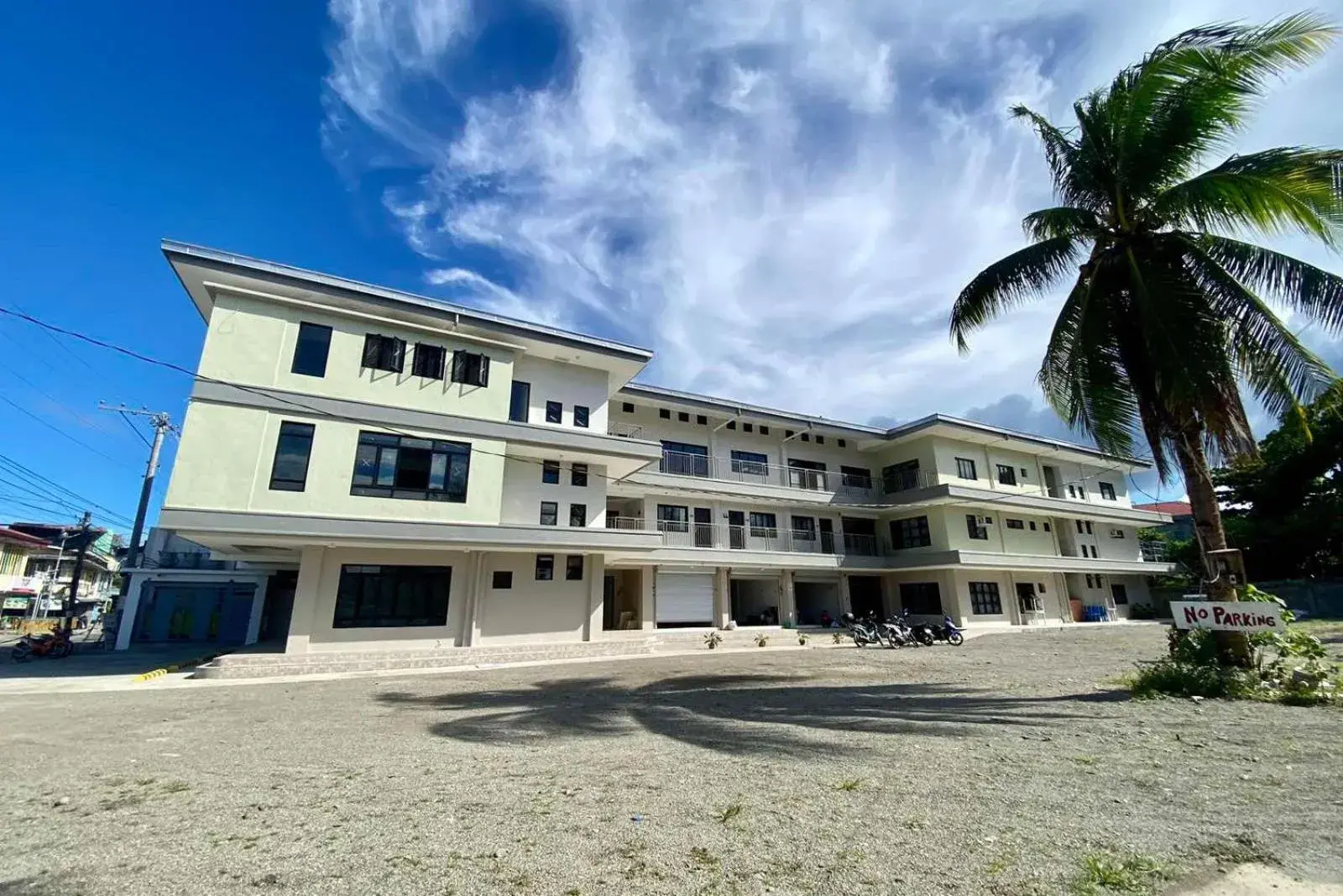 Property building in La Patria Baybay Tourist Inn powered by Cocotel Property building in La Patria Baybay Tourist Inn powered by Cocotel