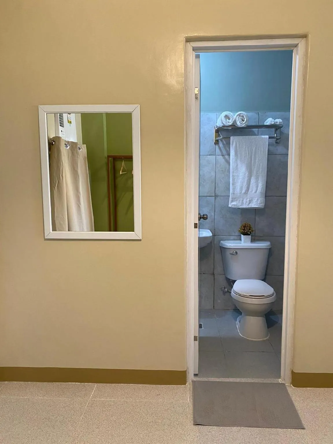 Bathroom in La Patria Baybay Tourist Inn powered by Cocotel