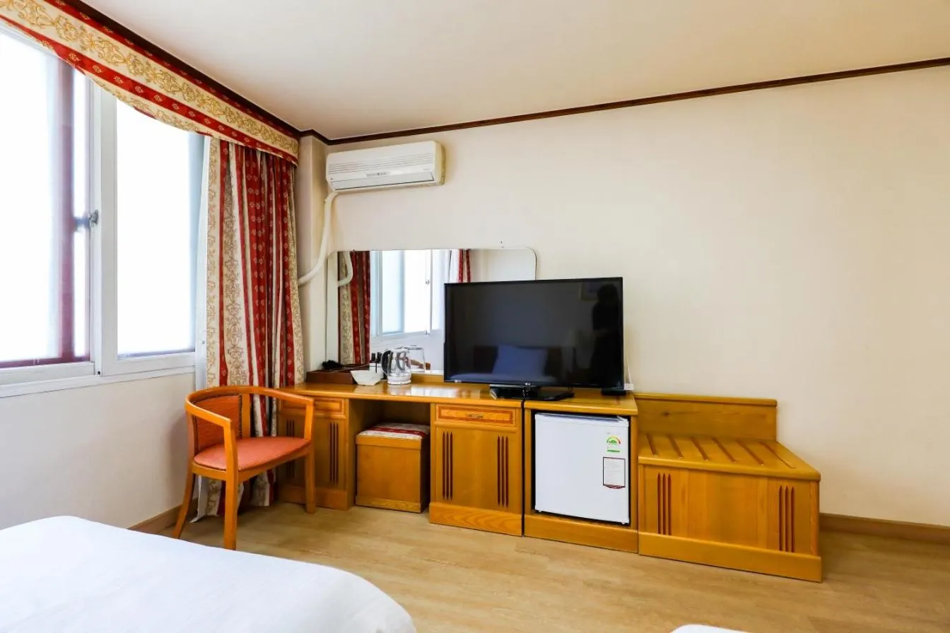 TV and multimedia, Bed in Newvera Hotel