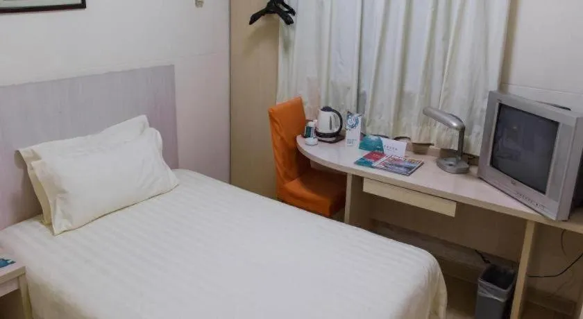 Bed in Jinjiang Inn Shanghai Qingpu