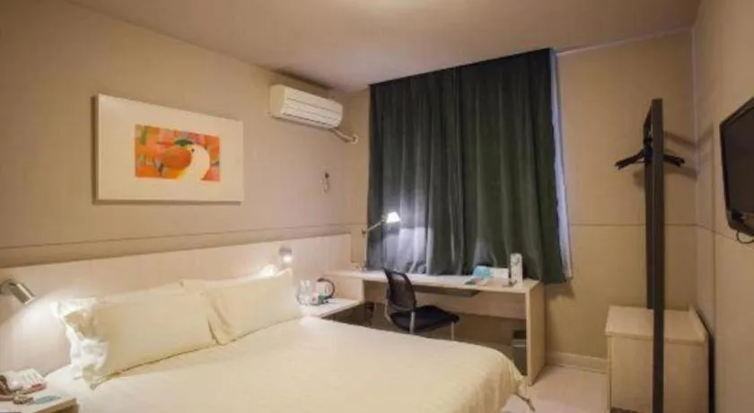 Bed in Jinjiang Inn Shanghai Qingpu