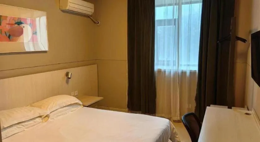 Bed in Jinjiang Inn Shanghai Qingpu