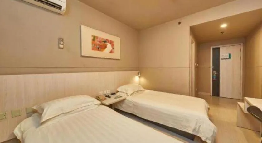 Bed in Jinjiang Inn Shanghai Qingpu