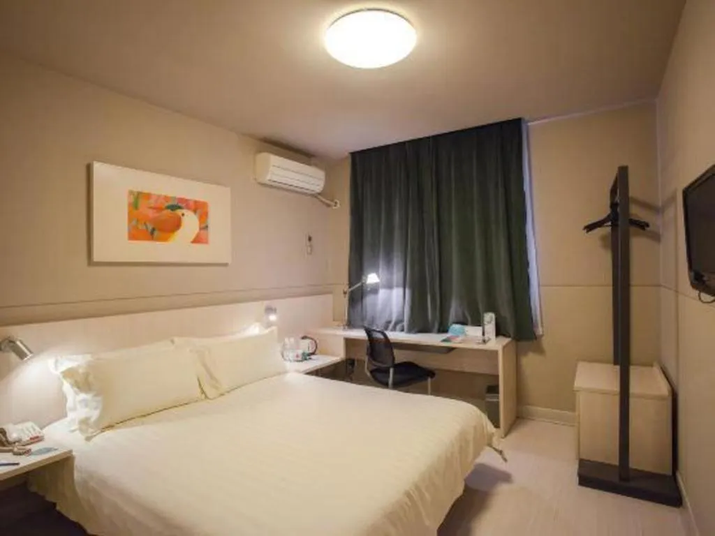 Bed in Jinjiang Inn Shanghai Qingpu