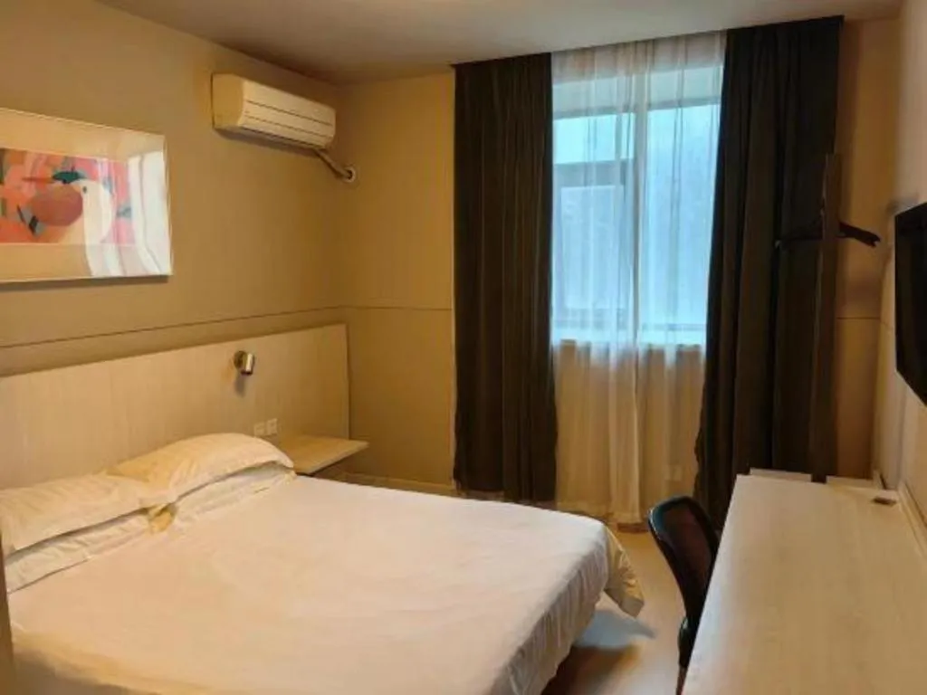 Bed in Jinjiang Inn Shanghai Qingpu