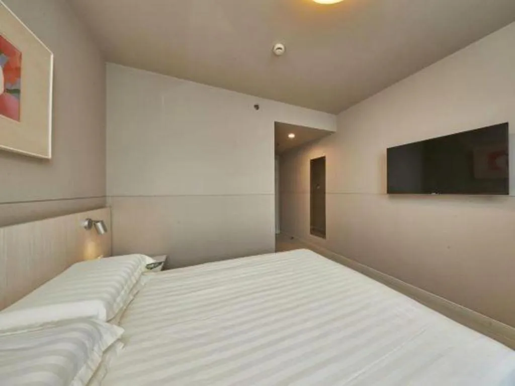 Bed in Jinjiang Inn Shanghai Qingpu