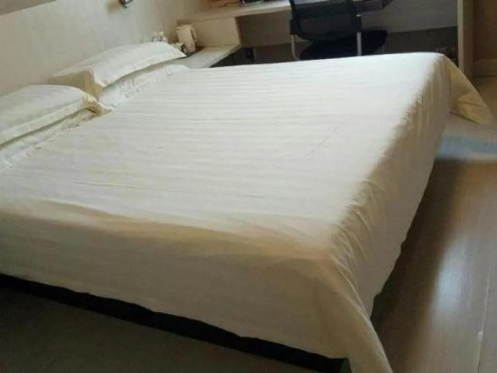 Bed in Jinjiang Inn Shanghai Qingpu