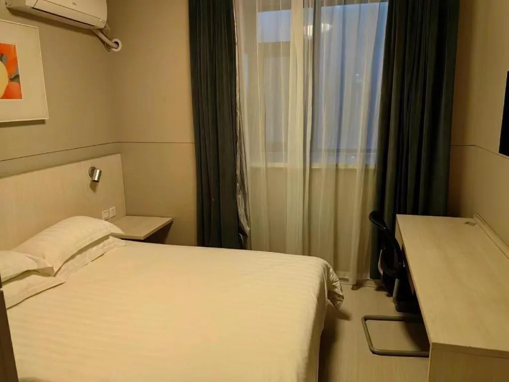 Bed in Jinjiang Inn Shanghai Qingpu