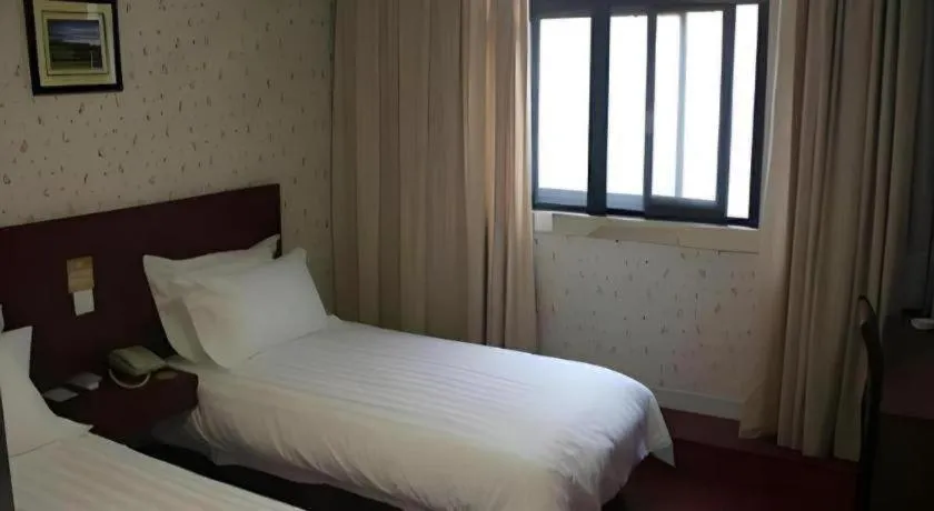 Bed in Jinjiang Inn Select Shanghai Pudong Airport