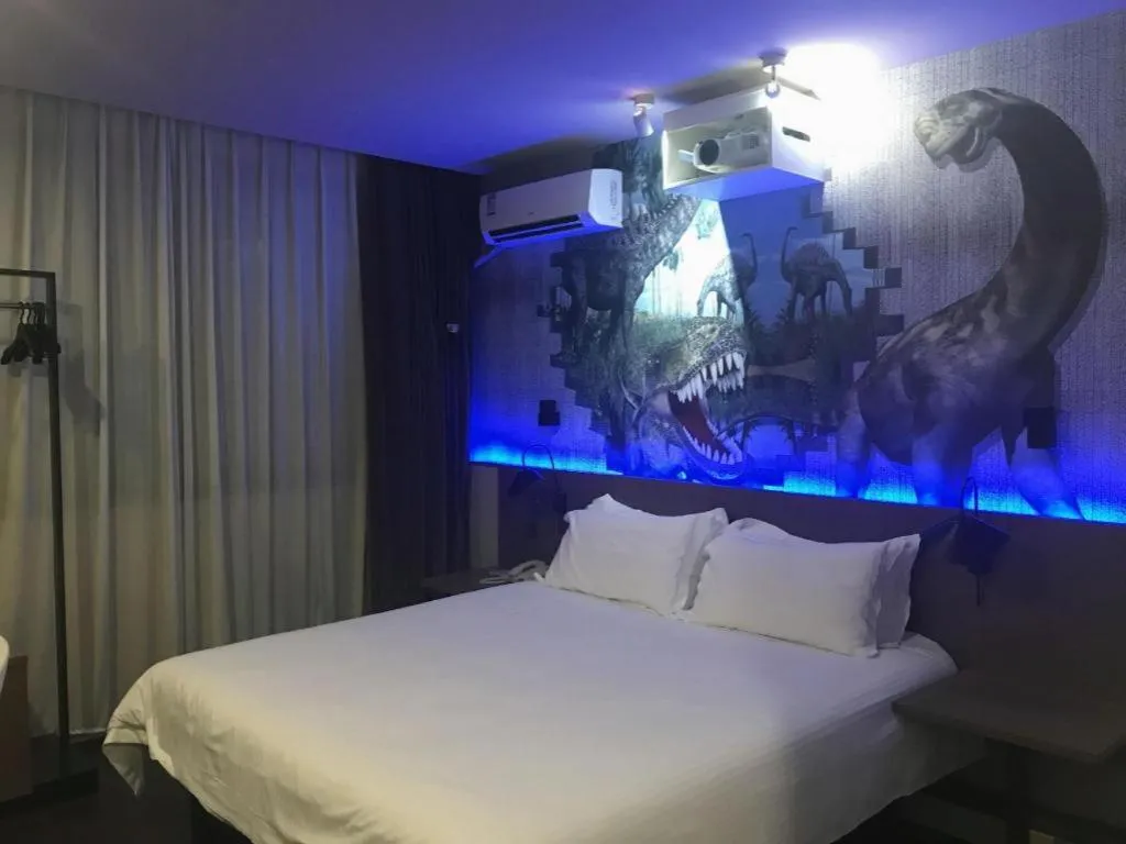 Bed in Jinjiang Inn Select Shanghai Pudong Airport