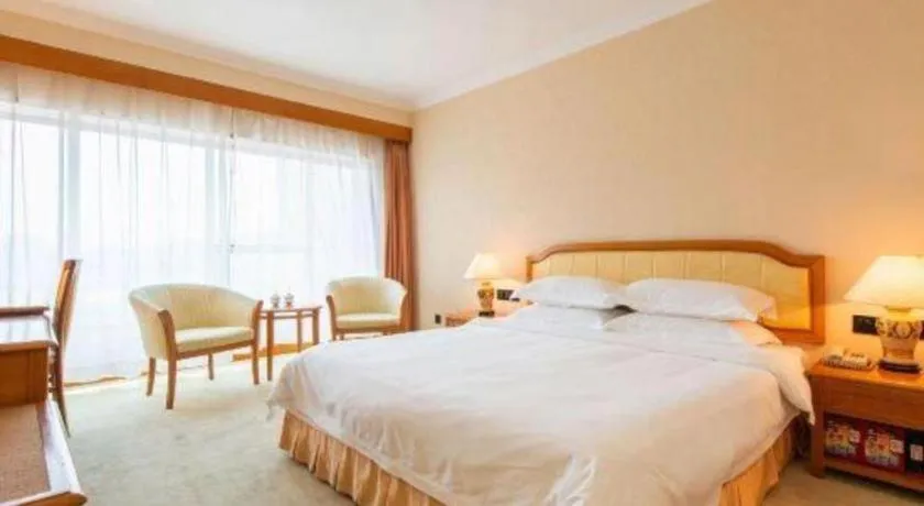 Bed in Dalian Zhongshan Hotel