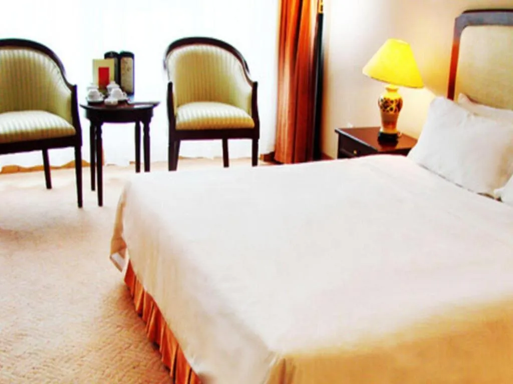 Bed in Dalian Zhongshan Hotel