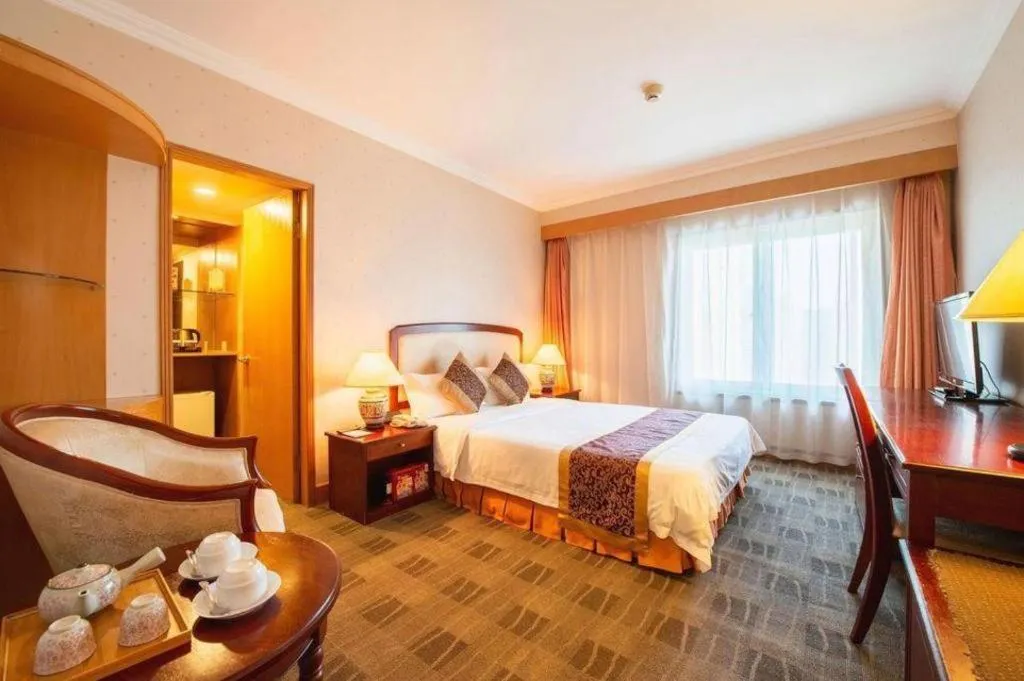 Bed in Dalian Zhongshan Hotel